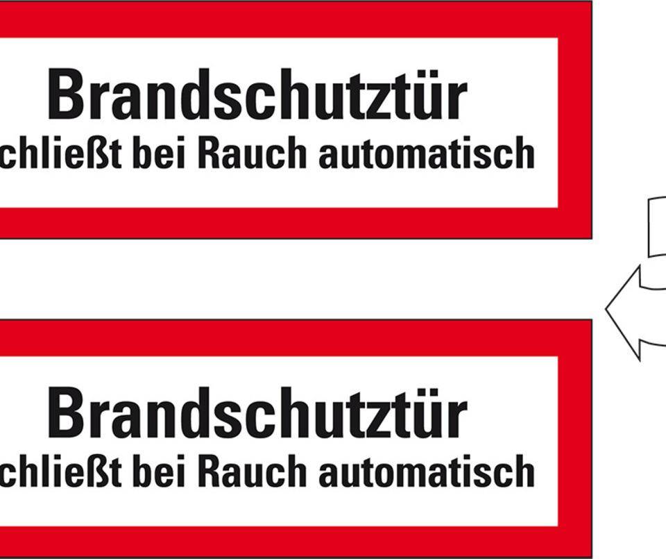 Feuerwehrschild Brandschutztür schließt bei Rauch..., doppelseitig, Folie, 210x74mm, DIN 4066