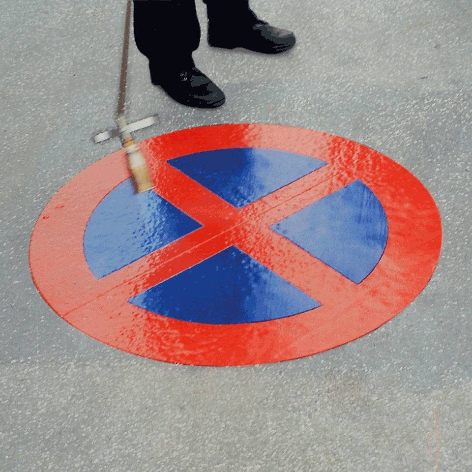 PREMARK® Bodenzeichen Absolutes Haltverbot, Rutschhemmung R12, zur Kennzeichnung von Verkehrswegen, Ø 750mm