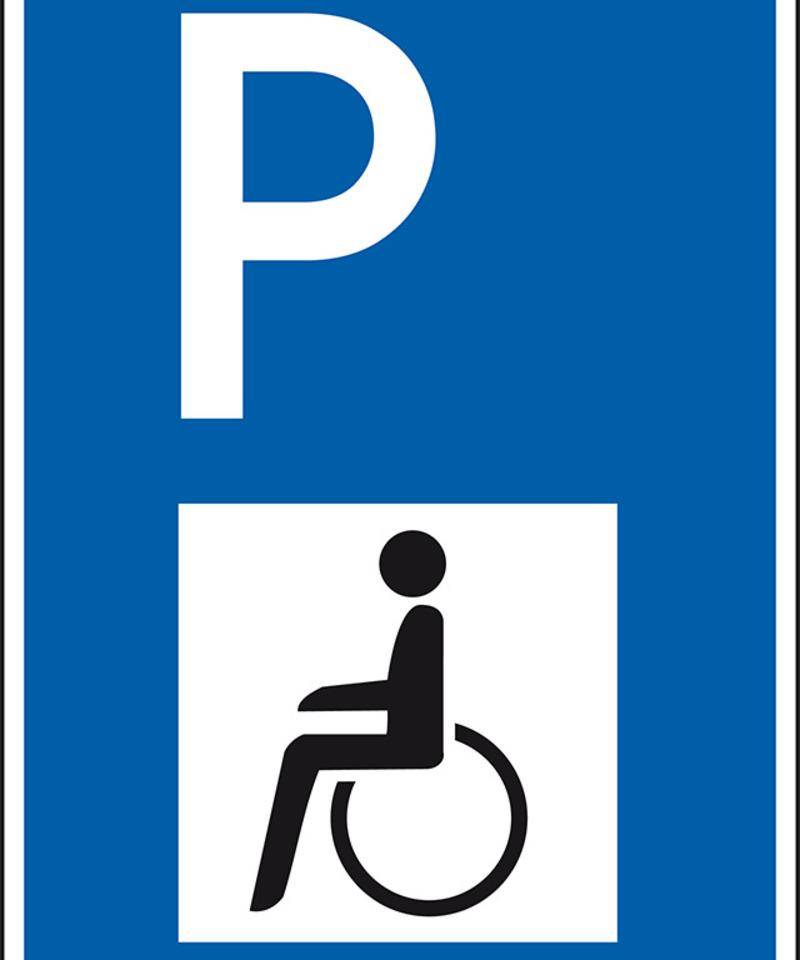 Parkplatzschild mit Behindertensymbol, spitze Ecken, Kunststoff,250x400mm