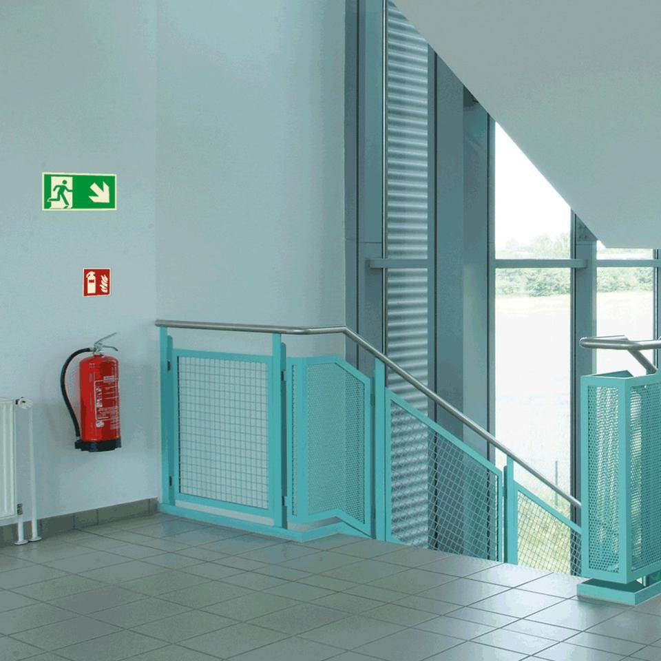 PERMALIGHT® power langnachleuchtend Rettungszeichen Rettungsweg rechts abwärts, Aluminium, 300x150mm, ASR, DIN EN ISO 7010/E002