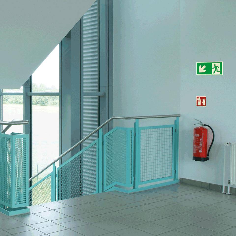 PERMALIGHT® power langnachleuchtend Rettungszeichen Rettungsweg links abwärts, ASR/ISO, Folie, 400x200mm