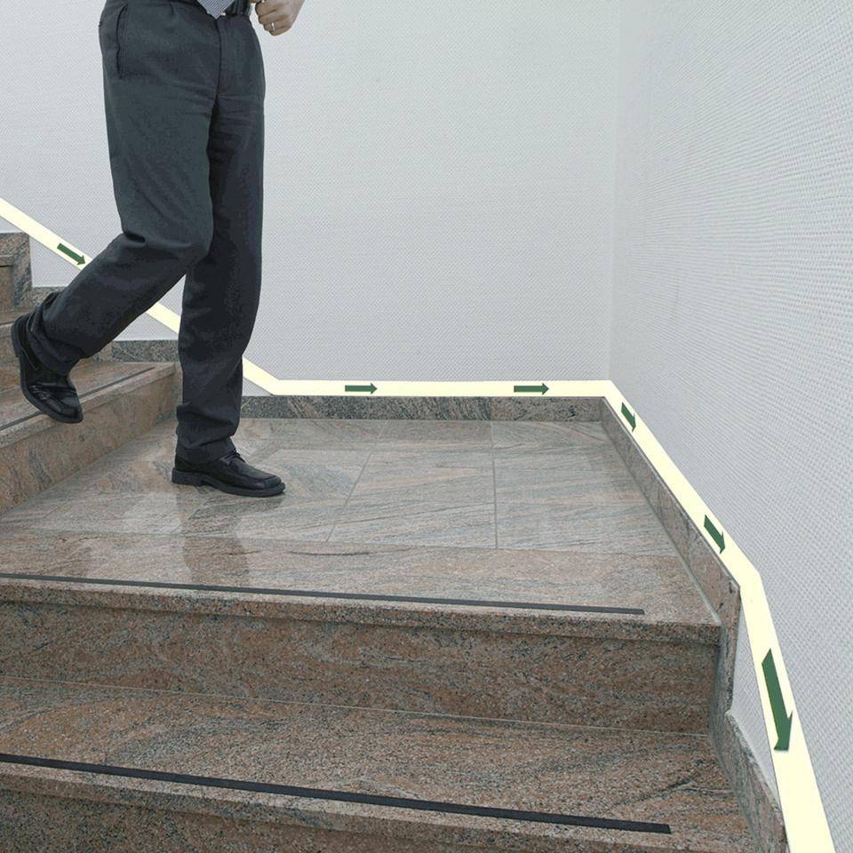 PERMALIGHT® power langnachleuchtend Klebeband, mit Richtungspfeilen, Folie, selbstklebend, 50mm, 25m/Rolle, DIN 67510
