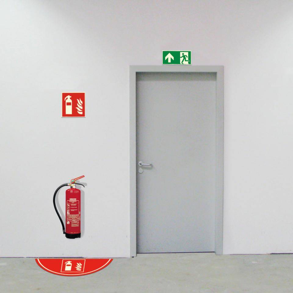 Vorteils-Set PERMALIGHT® power langnachleuchtend Brandschutzzeichen & Bodenmarkierung Feuerlöscher