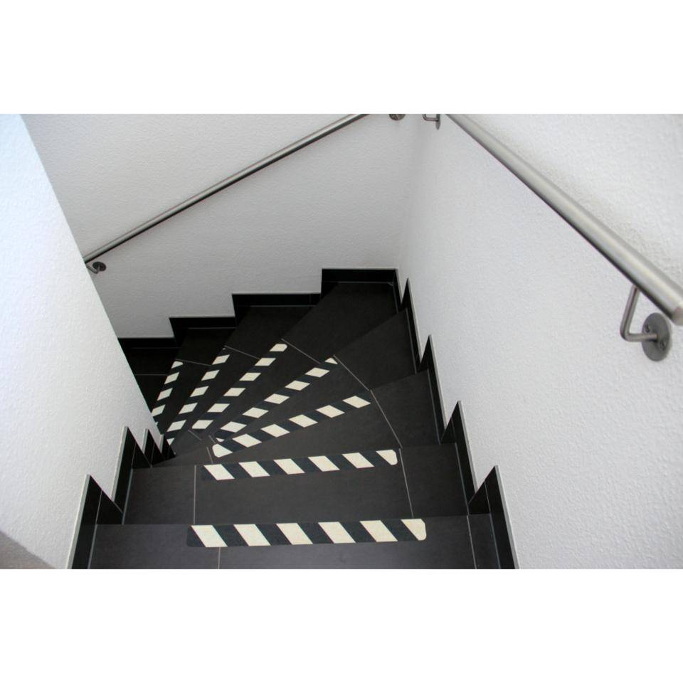PERMALIGHT® power langnachleuchtend Antirutschbelag R13, lang nachleuchtend schraffiert, selbstklebend, 25mm, 18,3m/Rolle