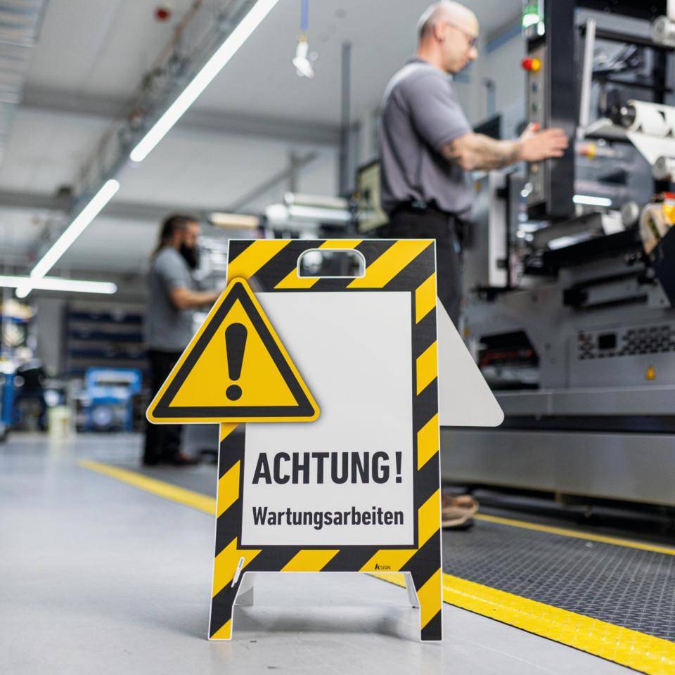 Warnaufsteller 3D-Optik, ACHTUNG! Wartungsarbeiten, Kunststoff, 480x650mm, 300g