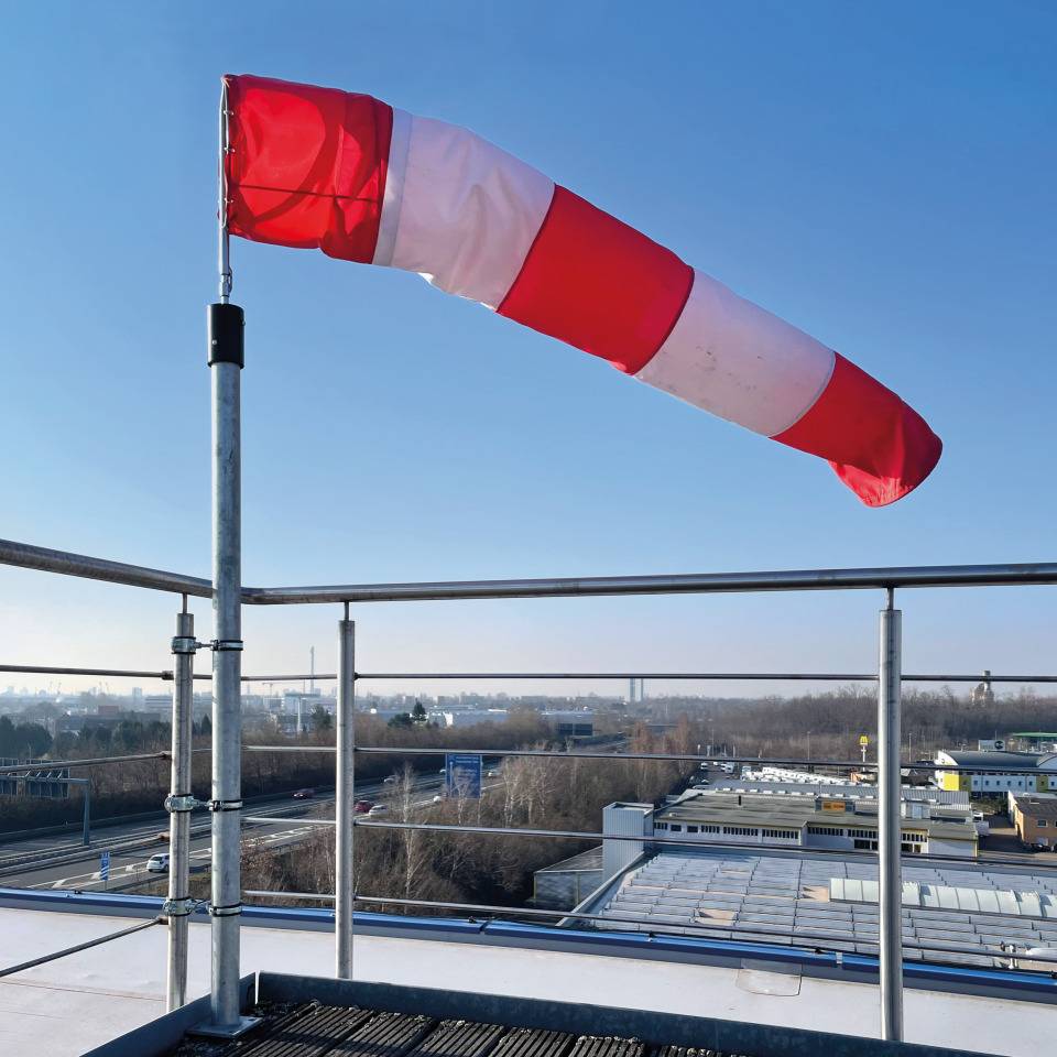 Windsackset: Halterung mit Mastadapter, Windsackkorb, Windsackhülle, Ø300mm