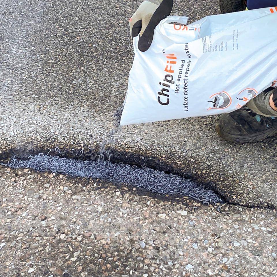 ChipFill® Thermoplastik, zum Ausbessern von Schlaglöchern, Verkehrsgrau A, 12kg