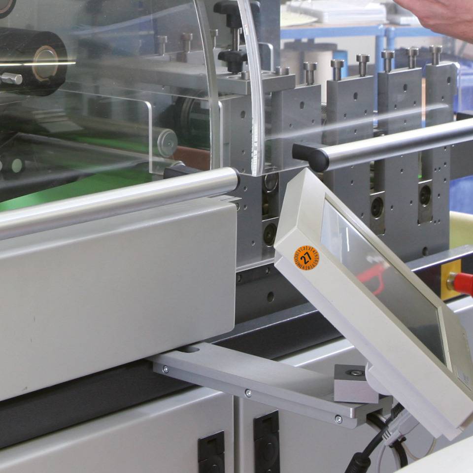 Jahresprüfplakette 27, orange, Folie, ablösbar, Ø 20mm, 36/Bogen