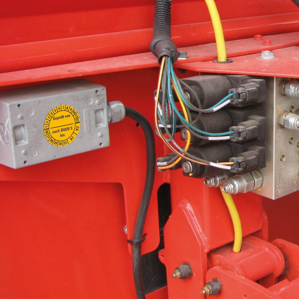 Prüfplakette geprüft von nach DGUV Vorschrift 3 K1/K2, 26-31, gelb, Dokumentenfolie, Ø25mm, 21/Bogen