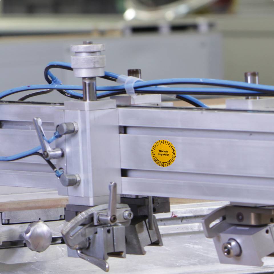 Prüfplakette Nächste Inspektion 28-33, gelb, Dokumentenfolie, Ø 20mm, 36/Bogen