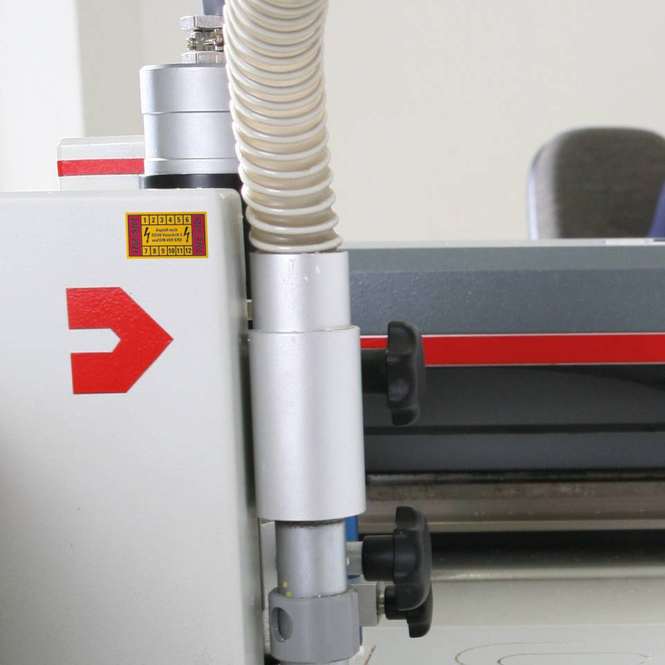 Prüfplakette n.DGUV 3 26-29, gelb/rot, Dokumentenfolie, selbstklebend, 45x25mm, 12/Bogen