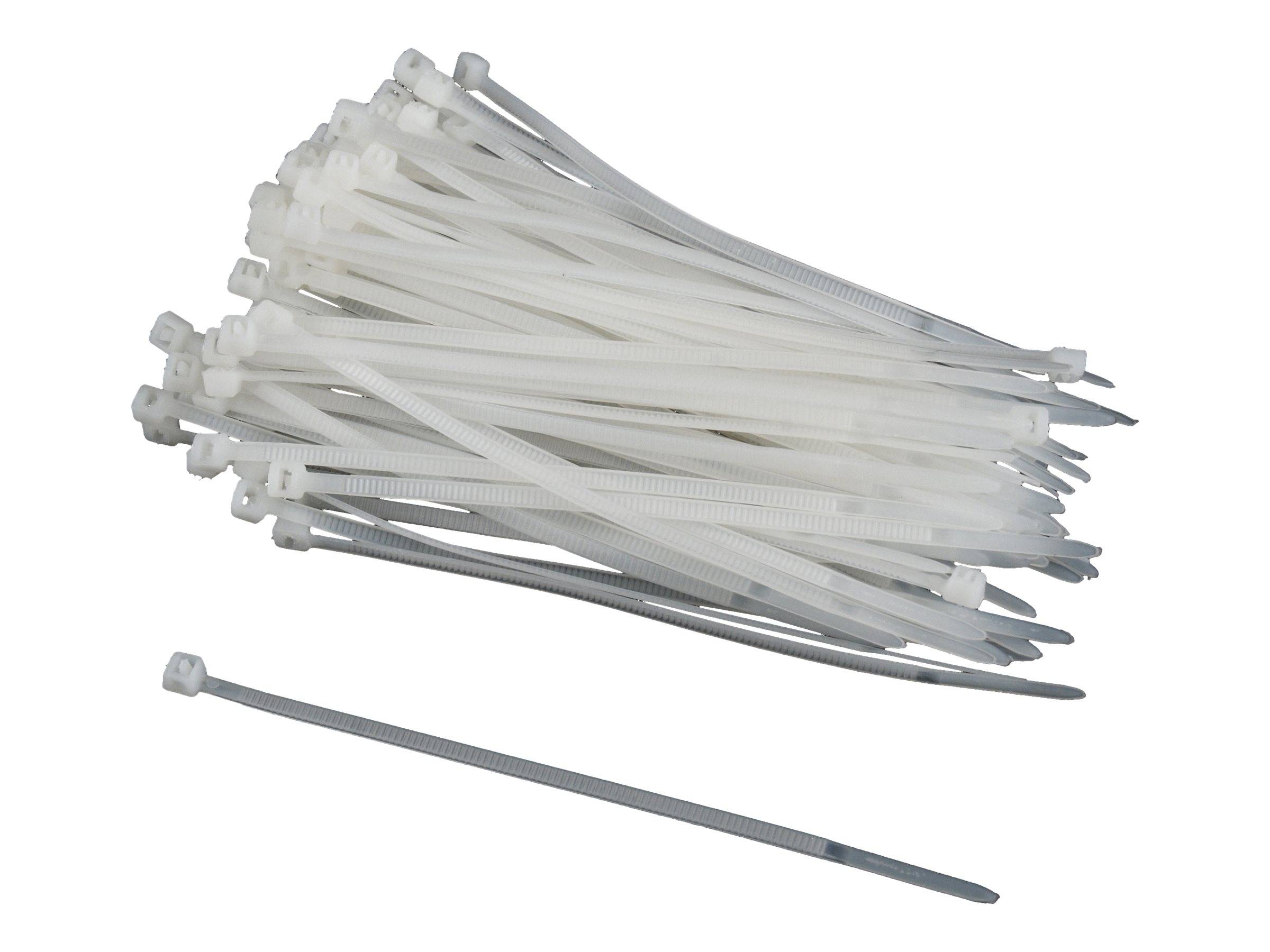Ein Haufen weißer Kabelbinder, wobei einer nach vorne ausgestreckt ist, die zum Befestigen von Kabeln oder Bündeln von Gegenständen verwendet werden.