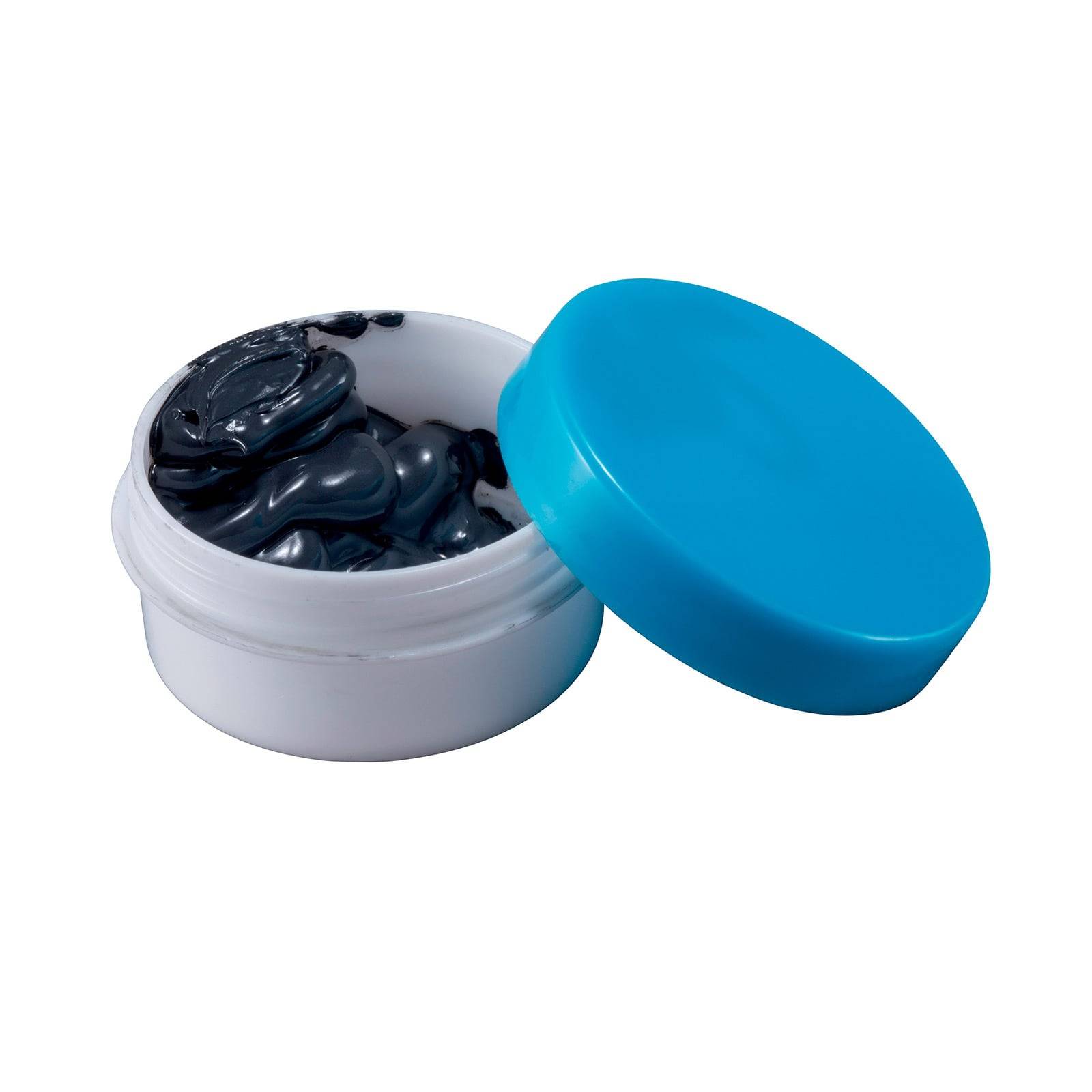 Offenes Plastikglas mit blauem Deckel enthält dunkel gefärbte Creme oder Gel.