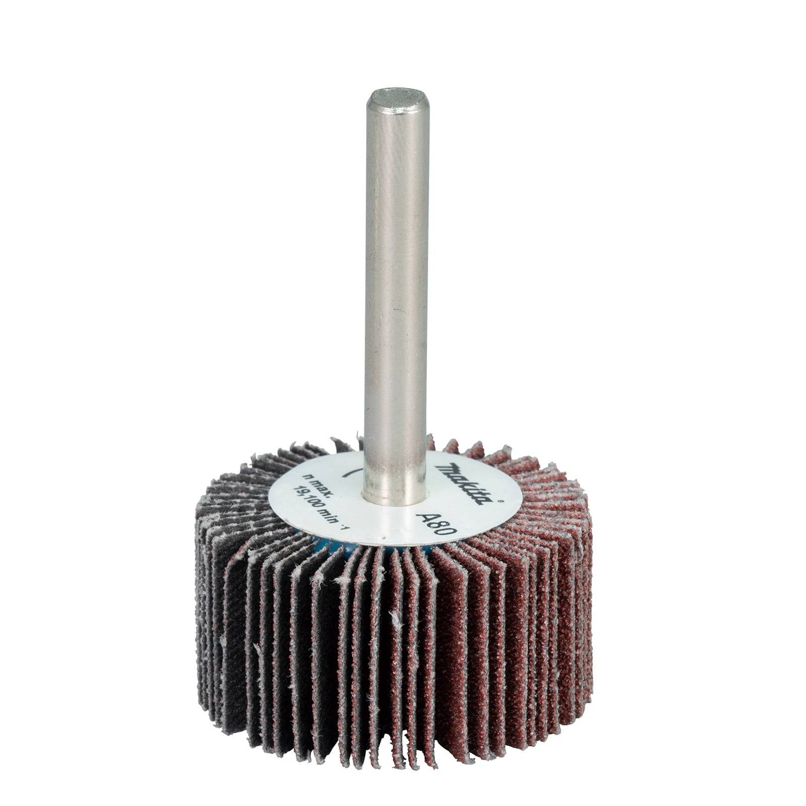 Ein zylindrischer Schleiflamellenteller mit der Bezeichnung 'Makita A80'. Er verfügt über eine Metalldurchgangsachse zur Befestigung an Elektrowerkzeugen und wird zum Schleifen oder Polieren von Oberflächen verwendet.