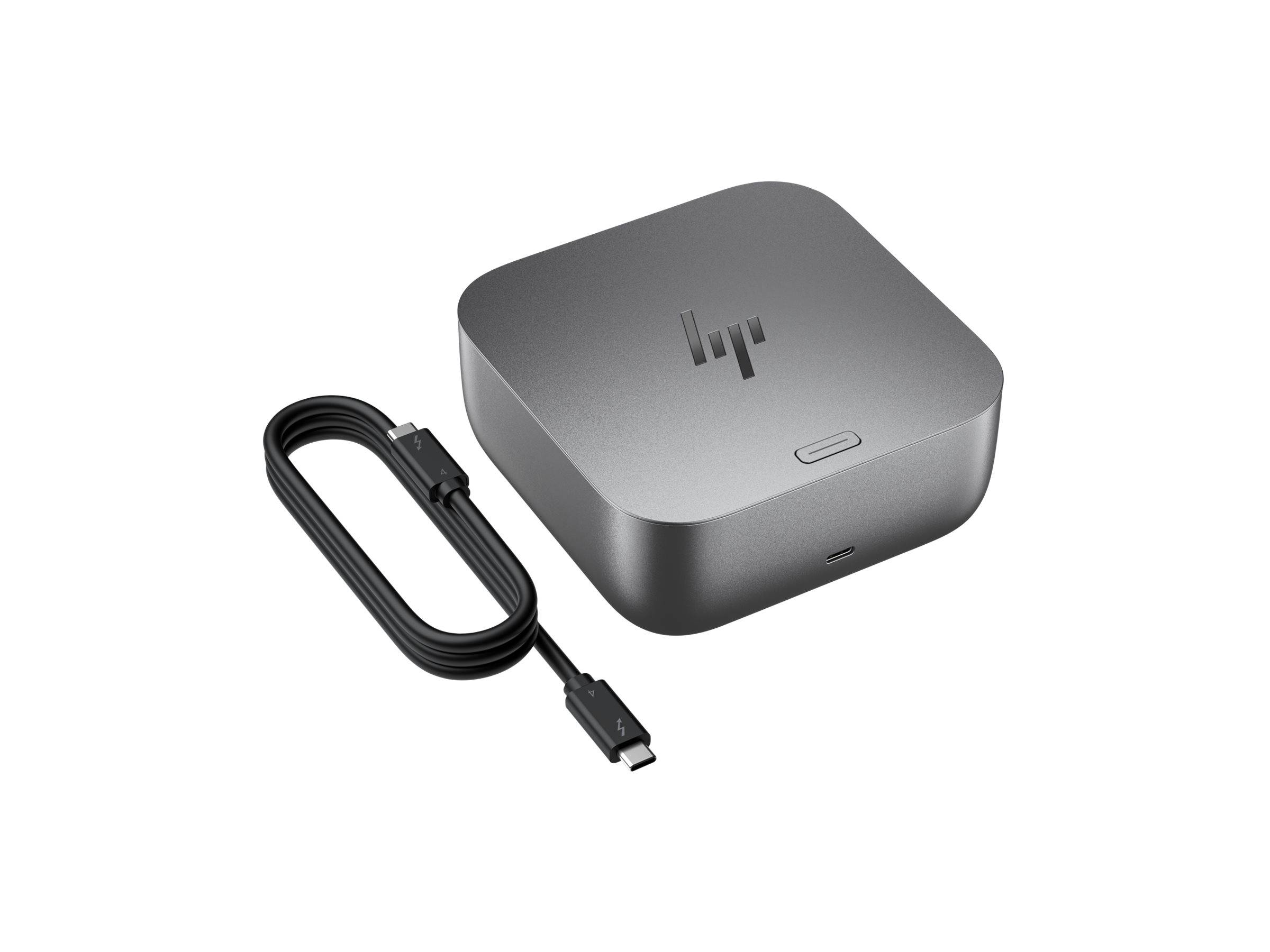 Kleines, quadratisches Metallgerät mit HP-Logo, das von einem USB-C-Kabel begleitet wird, was auf eine Verwendung zur Konnektivität oder Aufladung hindeutet.
