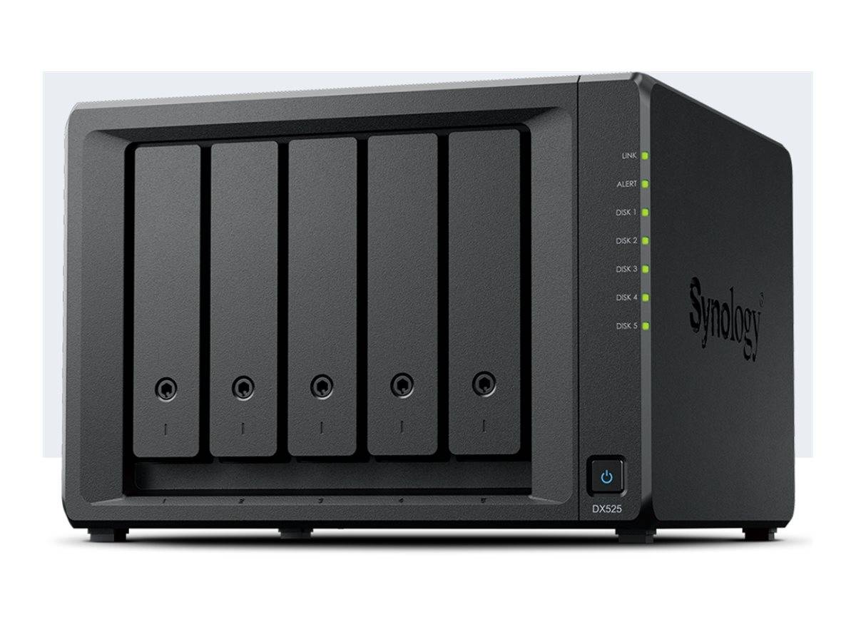 Synology DiskStation NAS-Gehäuse mit fünf Schächten, vordere Laufwerkschächte, Statusleuchten und Netzschalter auf einem schwarzen Desktop-Server.