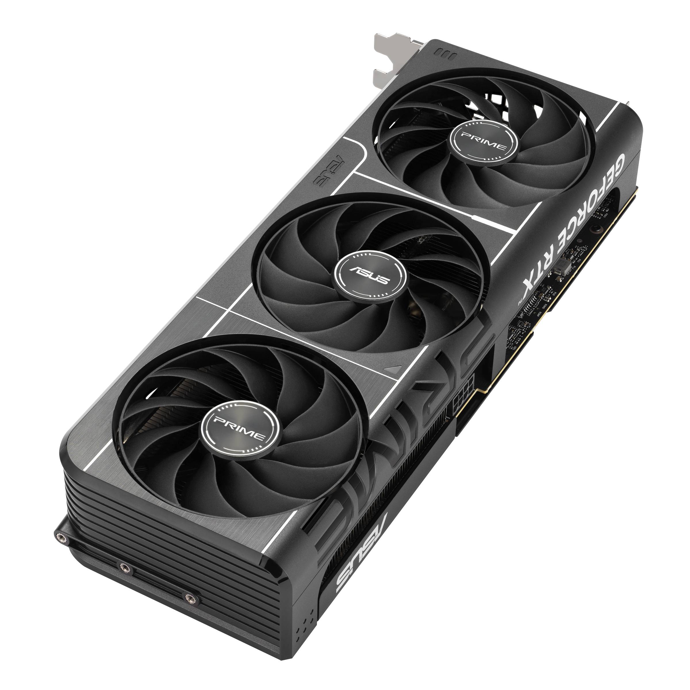 ASUS GeForce RTX Grafikkarte in schrägem Winkel auf schwarzem Hintergrund dargestellt, mit drei Kühlgebläsen und „GeForce RTX