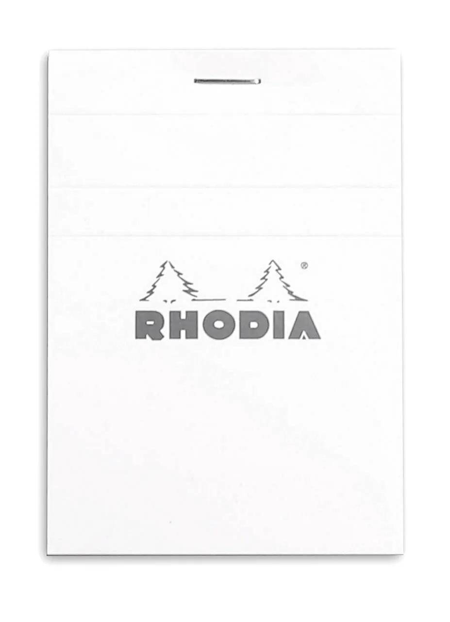 Weißes leeres Rhodia-Notizbuch mit zentriertem Logo und oberer Metallklammer, auf einfachem Hintergrund dargestellt.