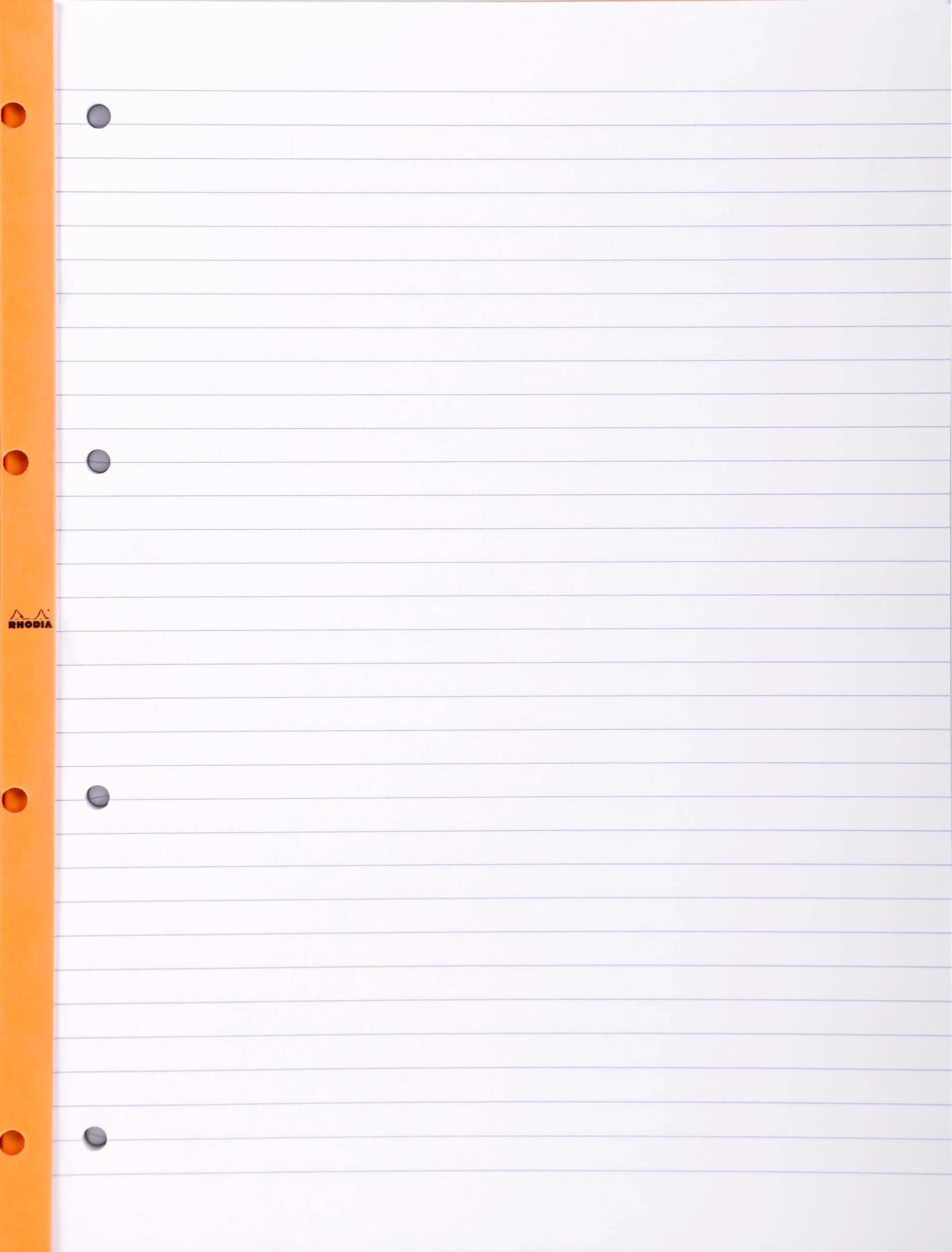 Liniertes Papier mit drei-Loch-Lochung und orangem Einband auf der linken Seite, geeignet zum Notieren oder Organisieren von Dokumenten in einem Ordner.