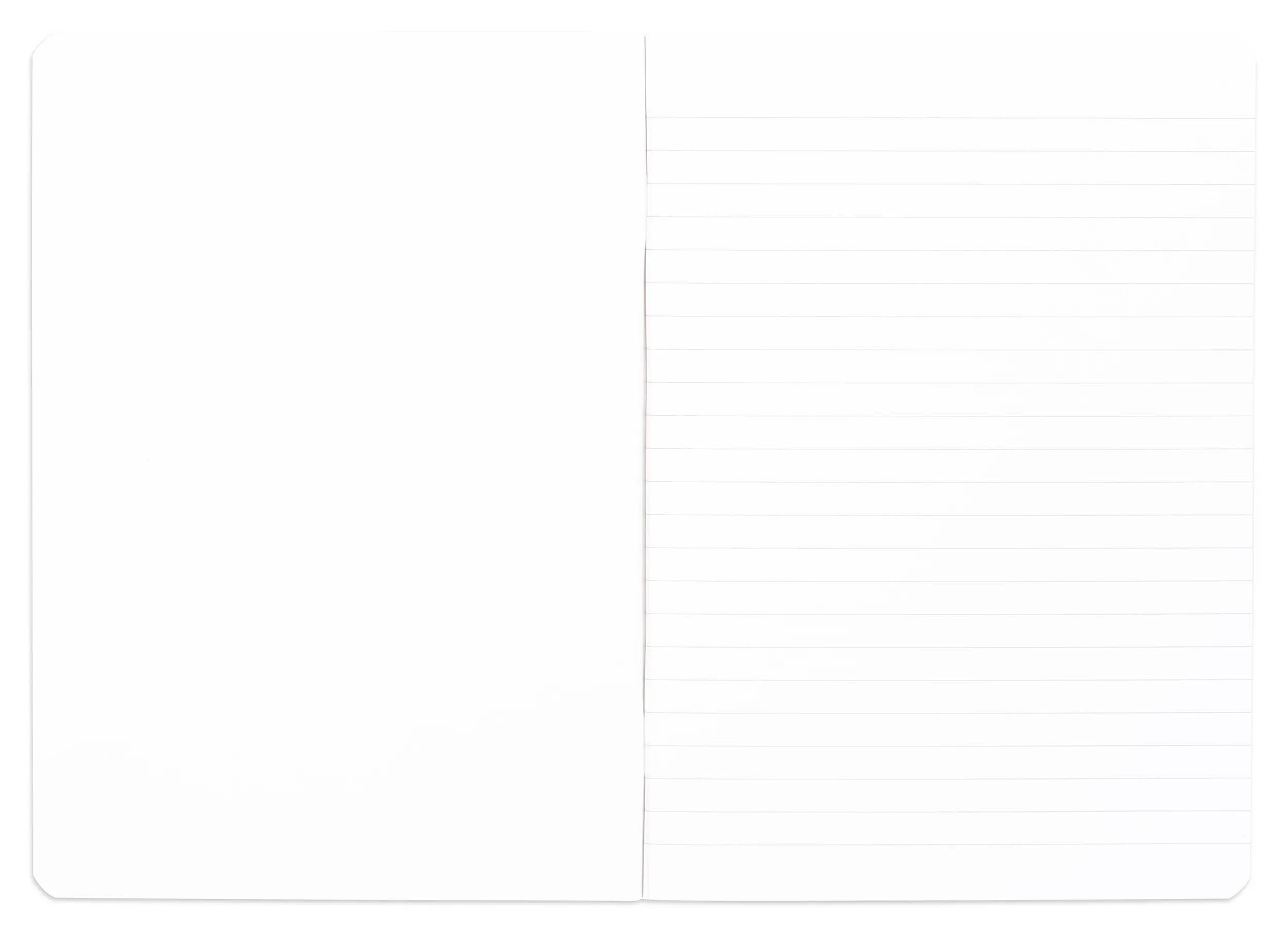 Leeres aufgeschlagenes Notizbuch mit zwei leeren linierten Seiten auf weißem Hintergrund.