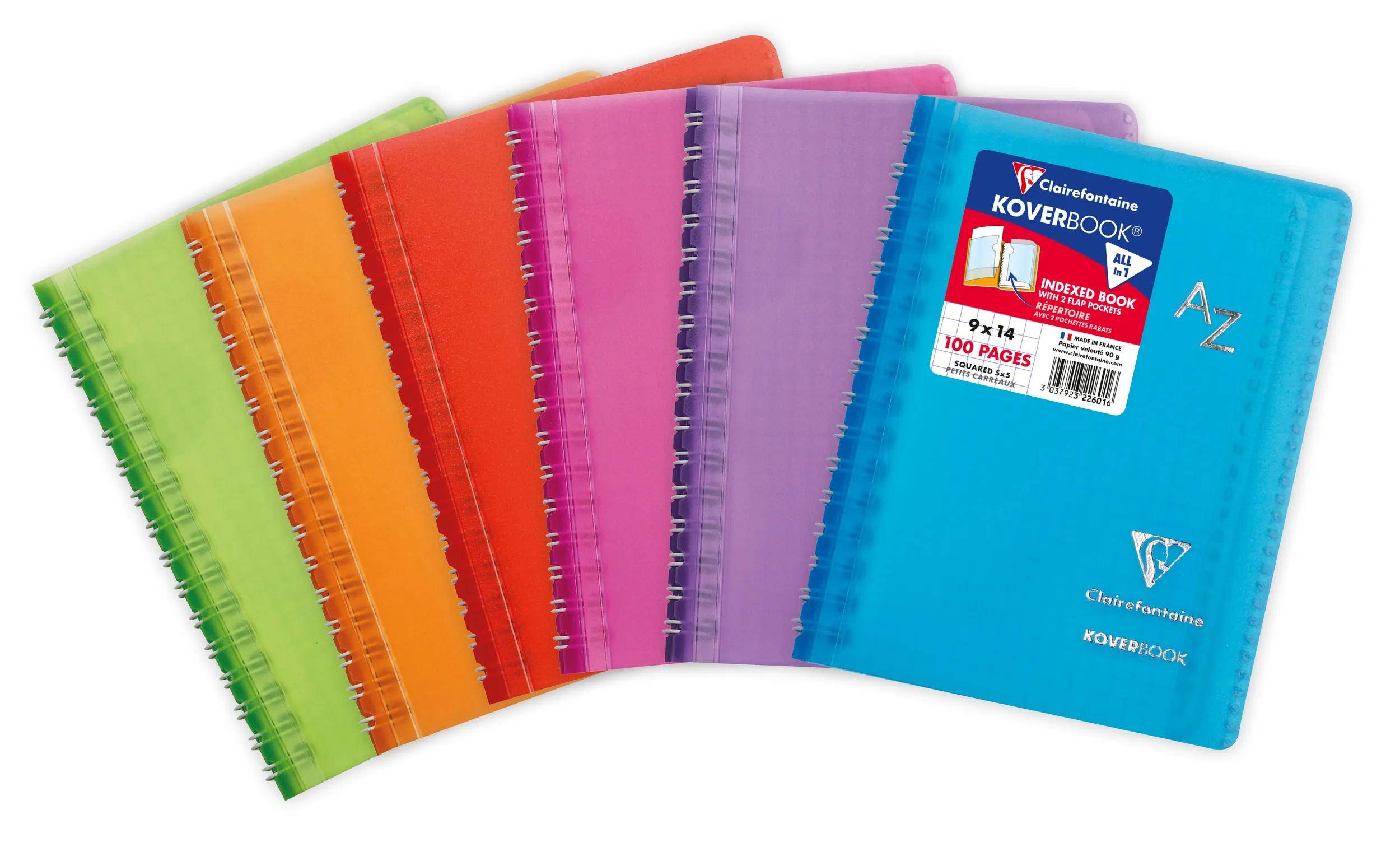 Bunte spiralgebundene Notizbücher fächerförmig ausgebreitet, mit einem blauen Notizbuch vorne mit der Aufschrift „KOVERBOOK