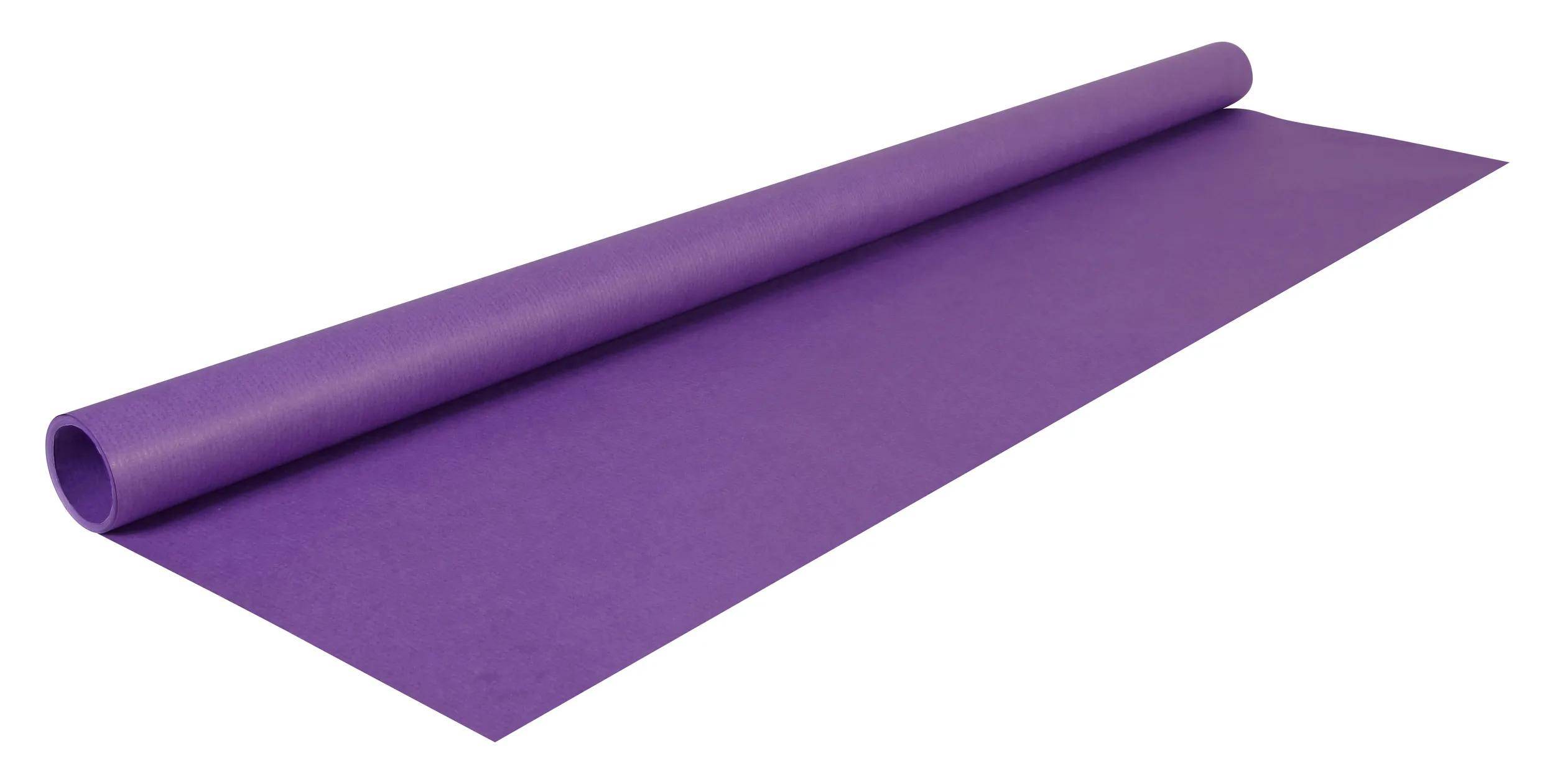 Ein aufgerolltes Blatt aus violettem Papier oder Vinyl, das diagonal auf weißem Hintergrund liegt.