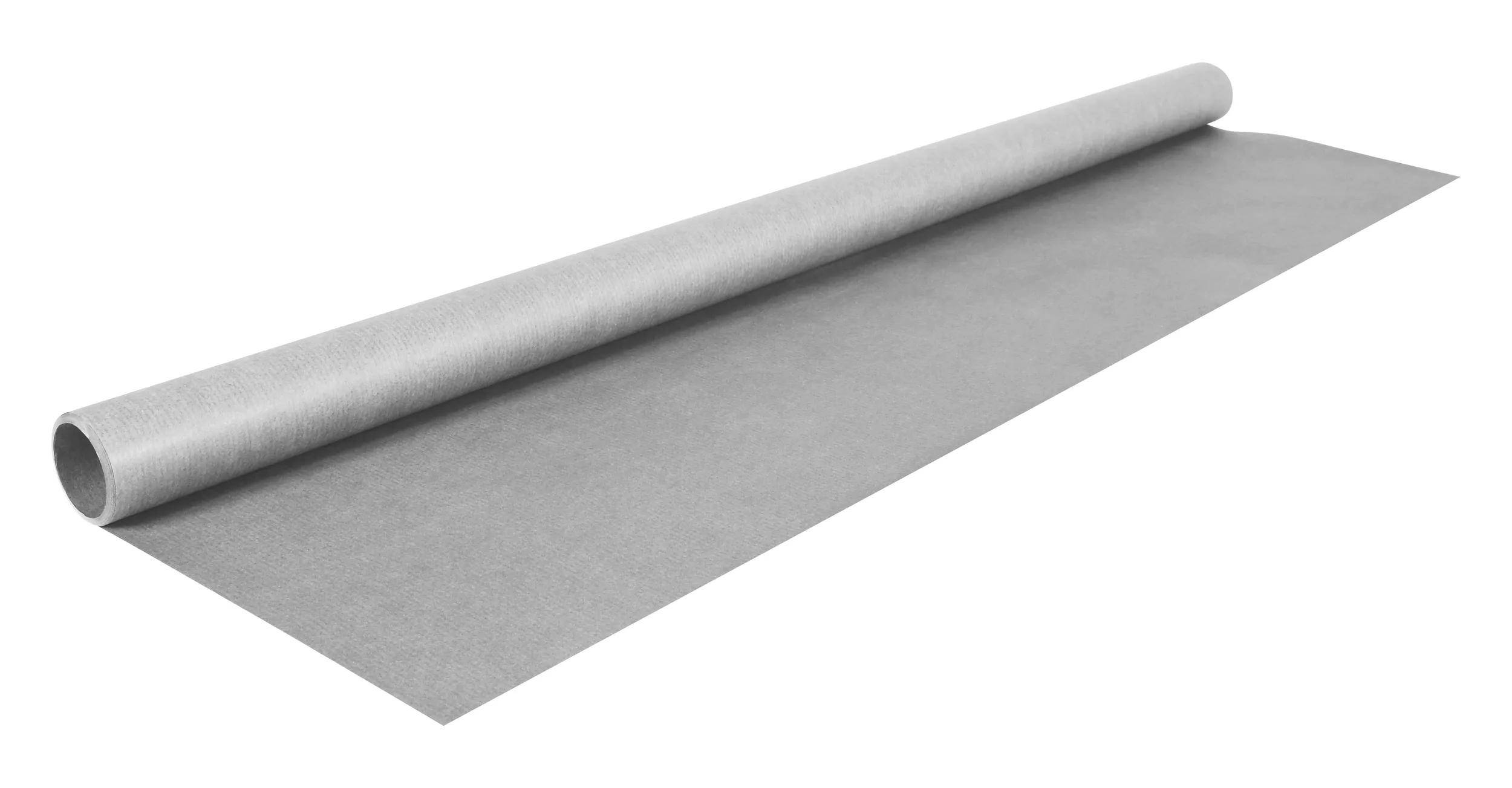 Eine Rolle graues Papier oder Stoff, der auf weißem Hintergrund teilweise abgerollt ist.