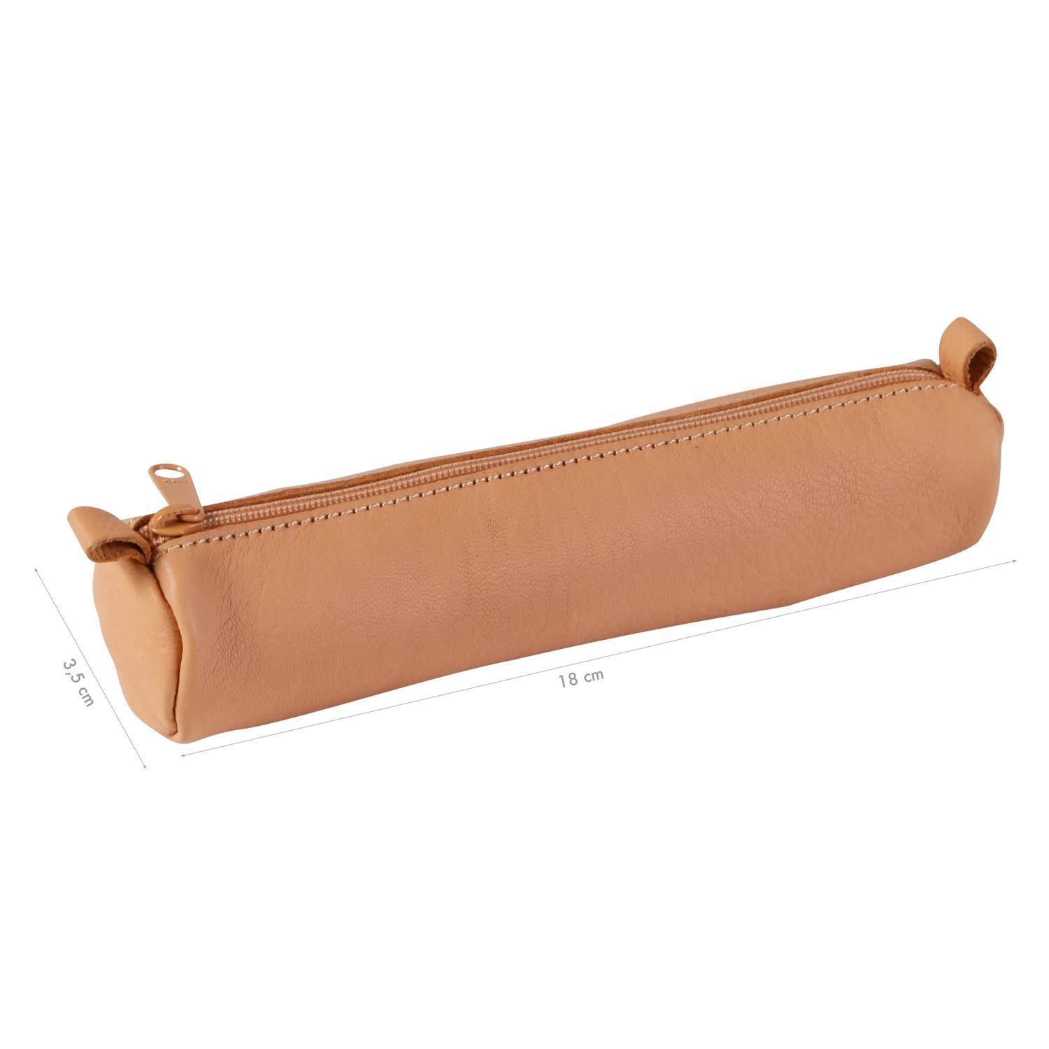 Hellbraunes Leder-Etui mit Reißverschluss, auf weißem Hintergrund abgebildet und mit der Beschriftung 18 cm lang und 3,5 cm hoch.