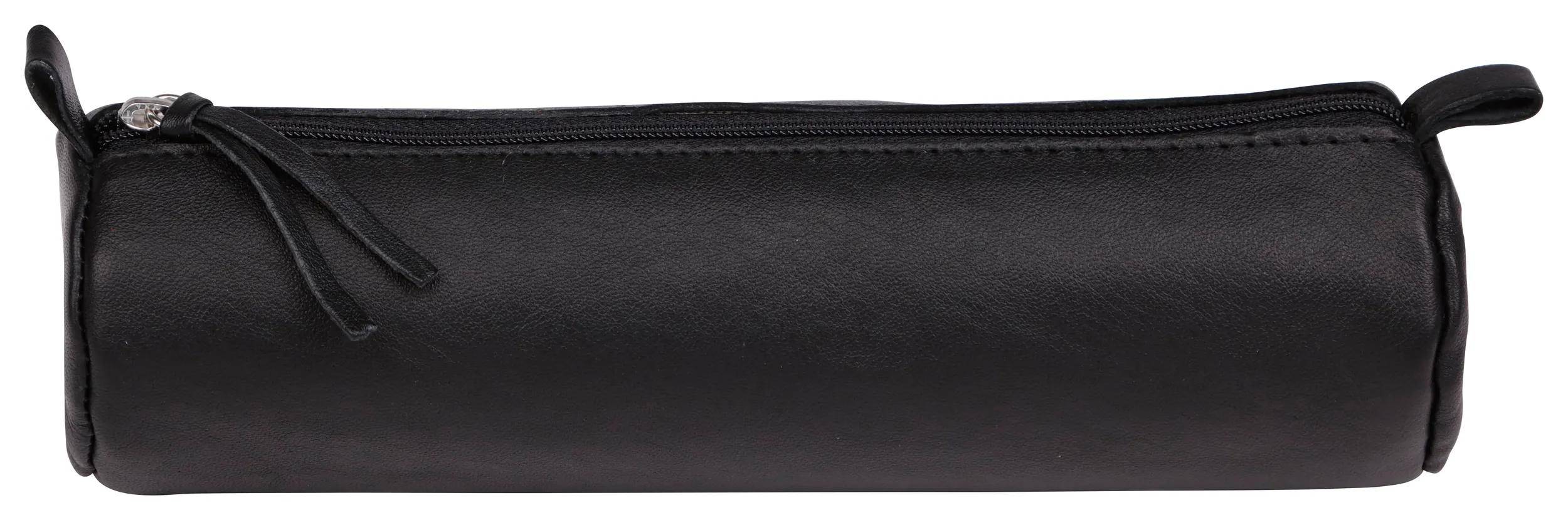 Schwarze zylindrische Stiftmappe mit Reißverschluss oder kleine Tasche mit kurzem Seitengriff auf weißem Hintergrund