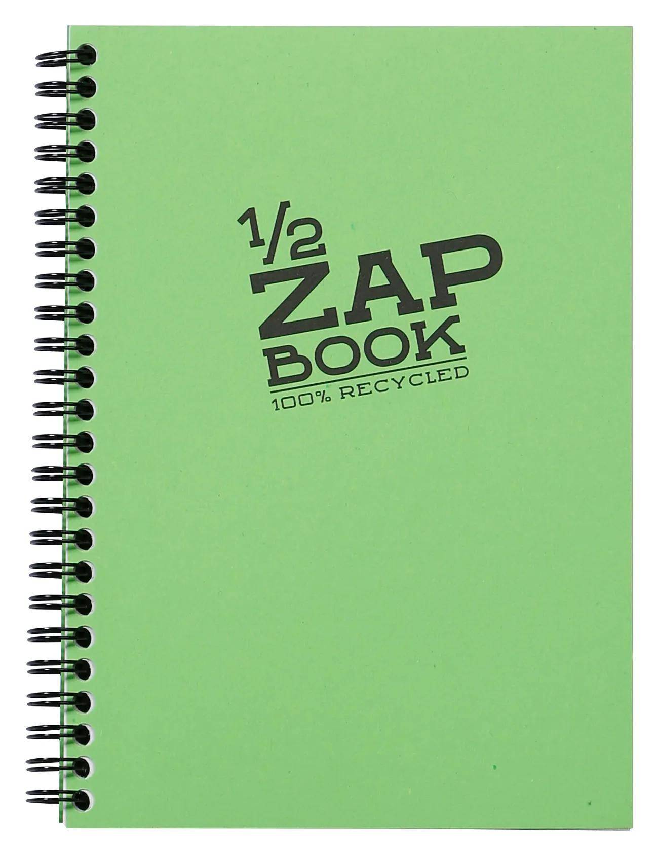 Grüner spiralgebundener Notizbuchdeckel mit der Aufschrift „1/2 ZAP BOOK 100% RECYCLED