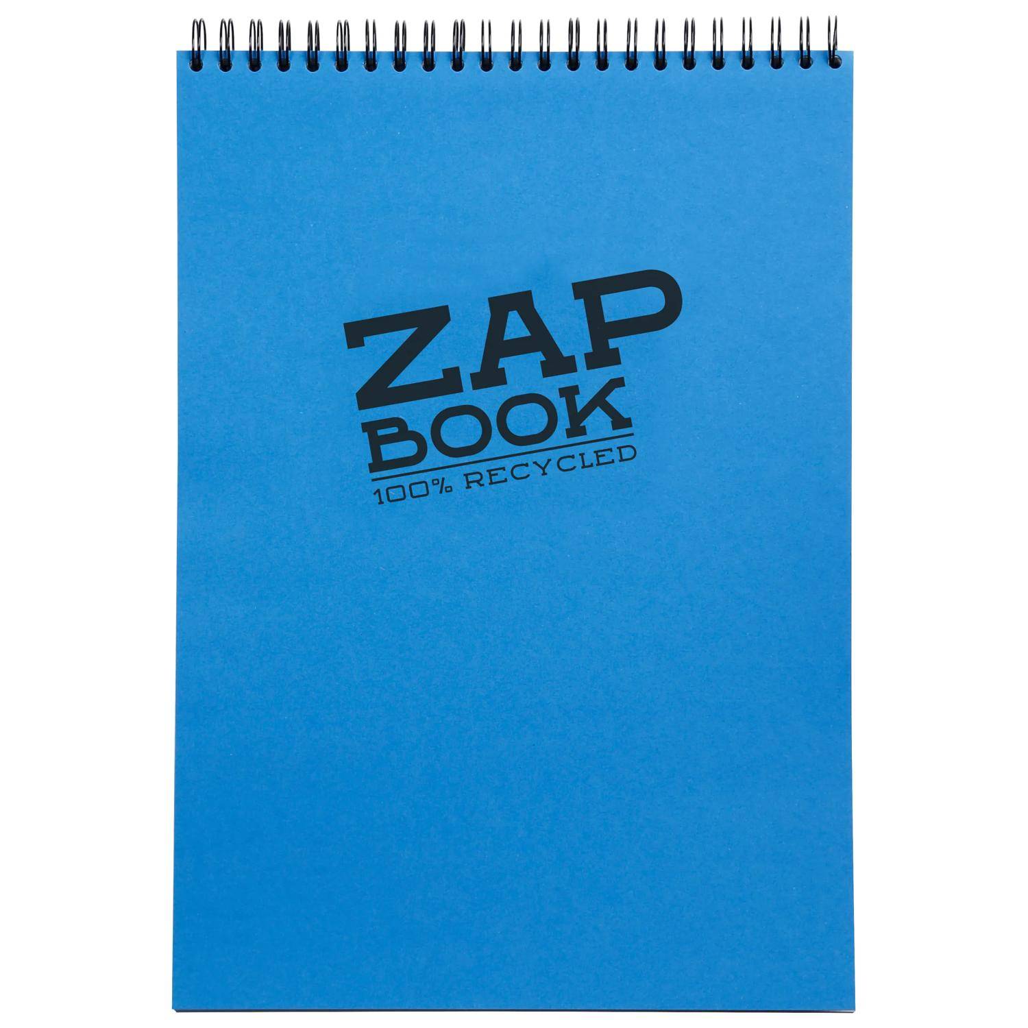 Blauer spiralgebundener Notizbuchdeckel mit "ZAP BOOK"" und ""100% RECYCELT"" darauf gedruckt.