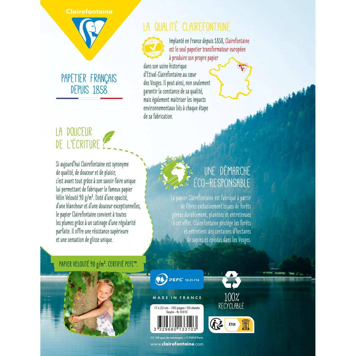 Clairefontaine Papierverpackung Infografik, die französisch hergestelltes, umweltverantwortungsvolles Papier mit „PEFC"- und „100% recycelbar""-Etiketten bewirbt.