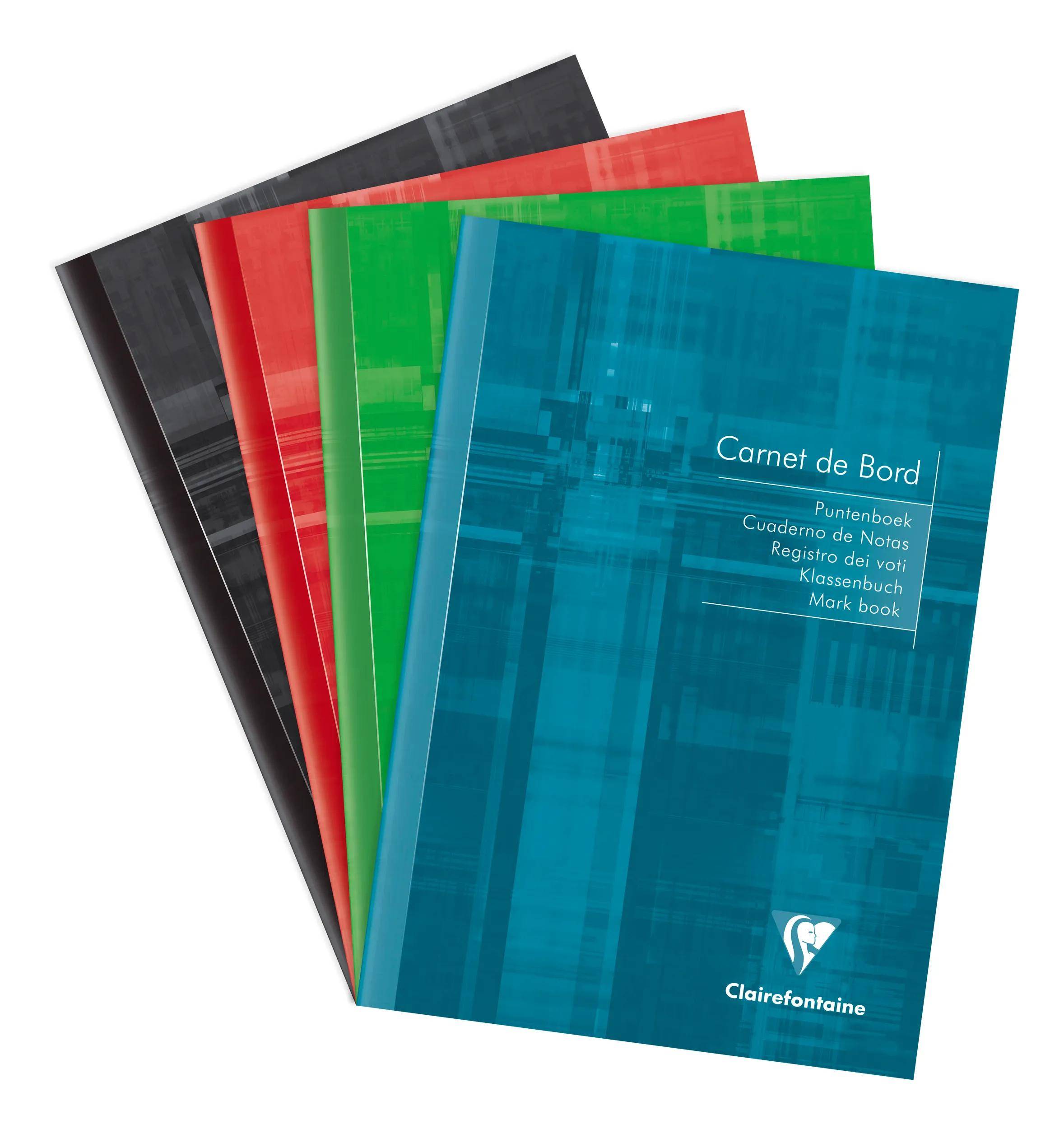 Stapel von vier Clairefontaine-Klassenbüchern in Schwarz, Rot, Grün und Blau, aufgefächert auf weißem Hintergrund dargestellt.