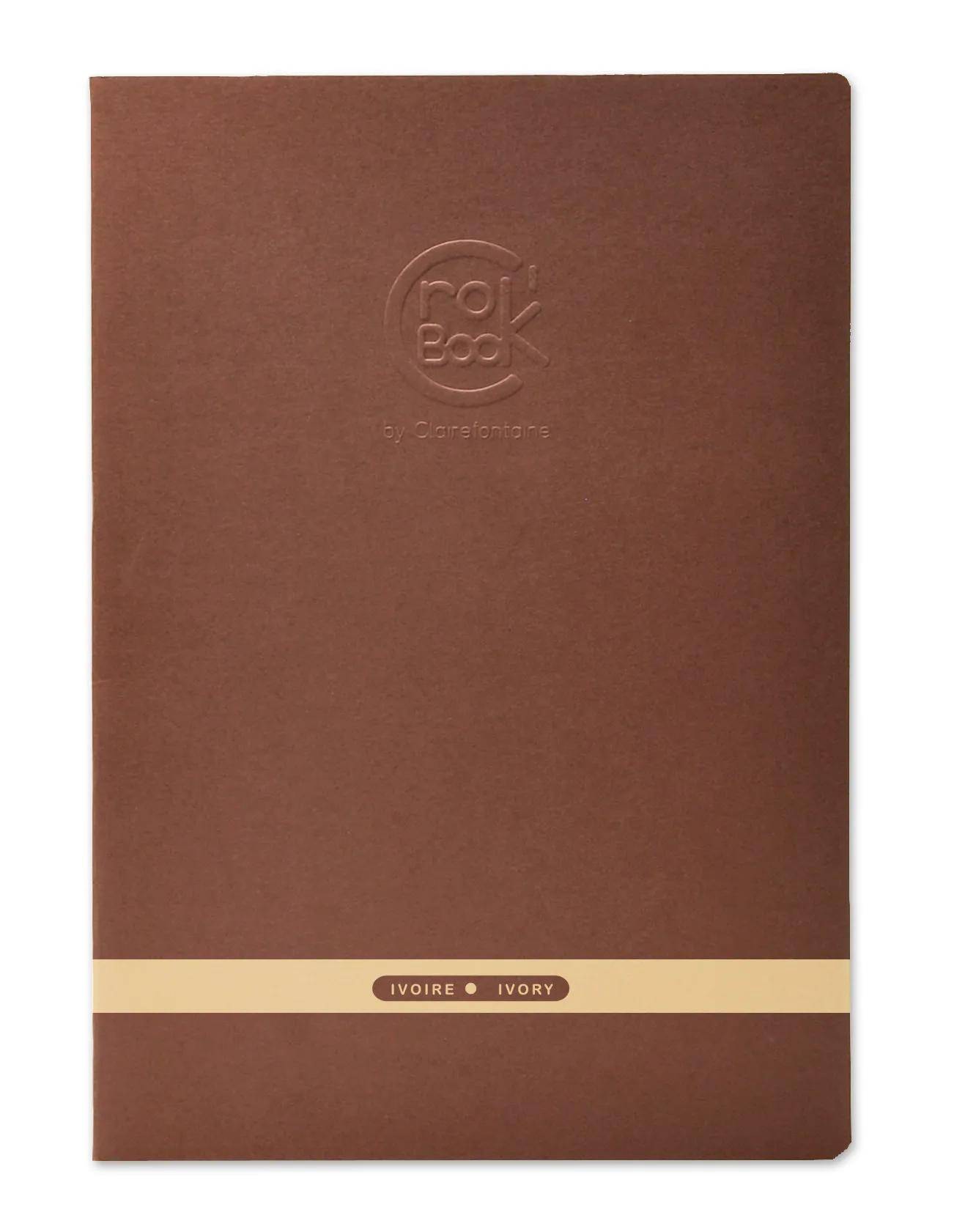 Braunes Notizbuchcover mit geprägtem Logo und einem beigen Band mit der Bezeichnung „IVOIRE • IVORY