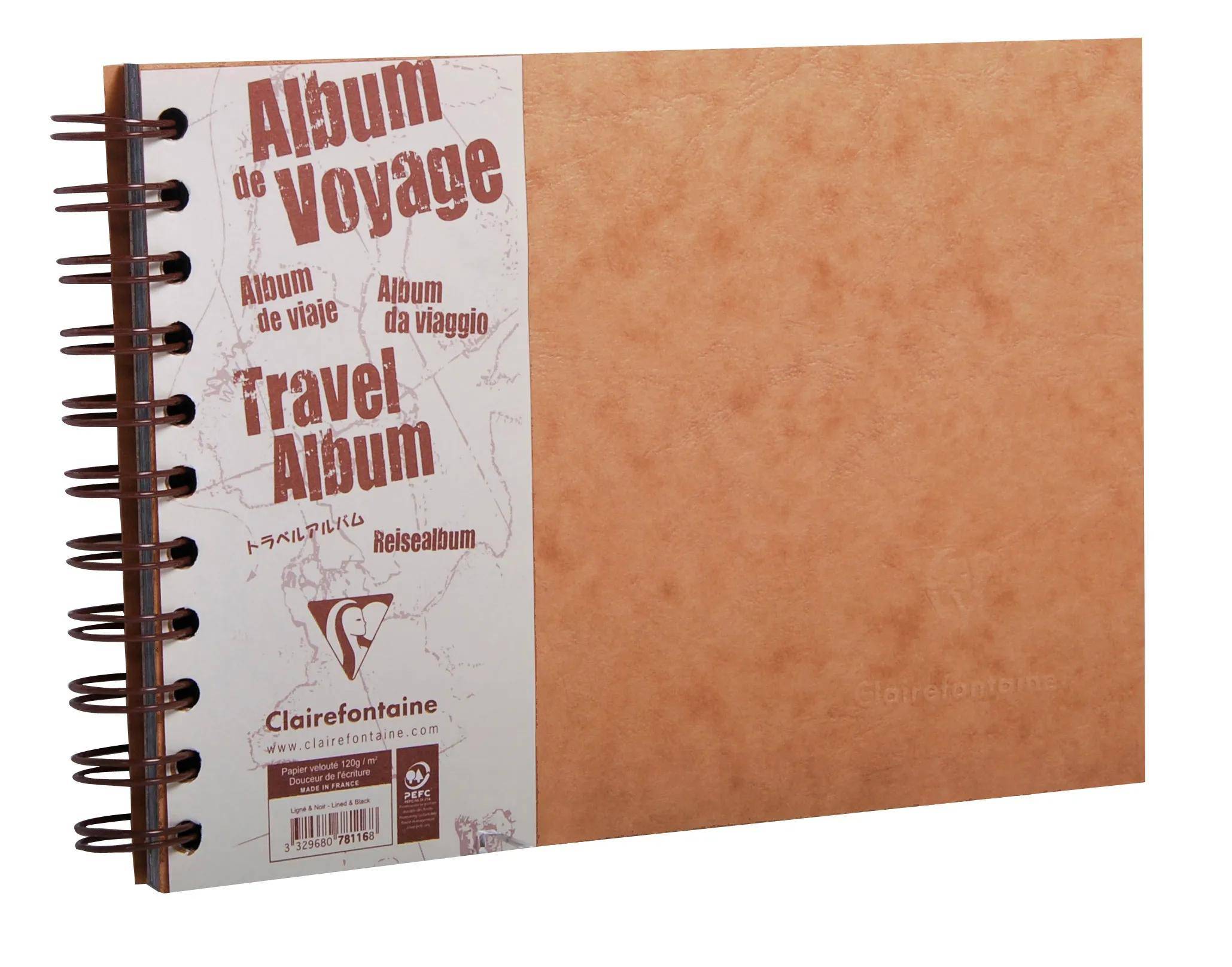 Braunes spiralgebundenes Reisealbum-Notizbuch mit blankem Kraftpapier-Umschlag und beschrifteter Vorderseite mit der Aufschrift „Album de Voyage