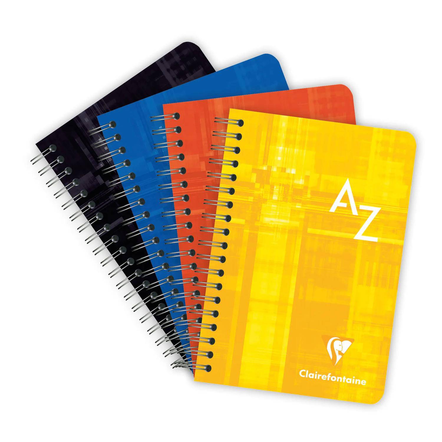 Stapel aus vier spiralgebundenen Notizbüchern in Schwarz, Blau, Orange und Gelb; das Frontcover zeigt „A Z
