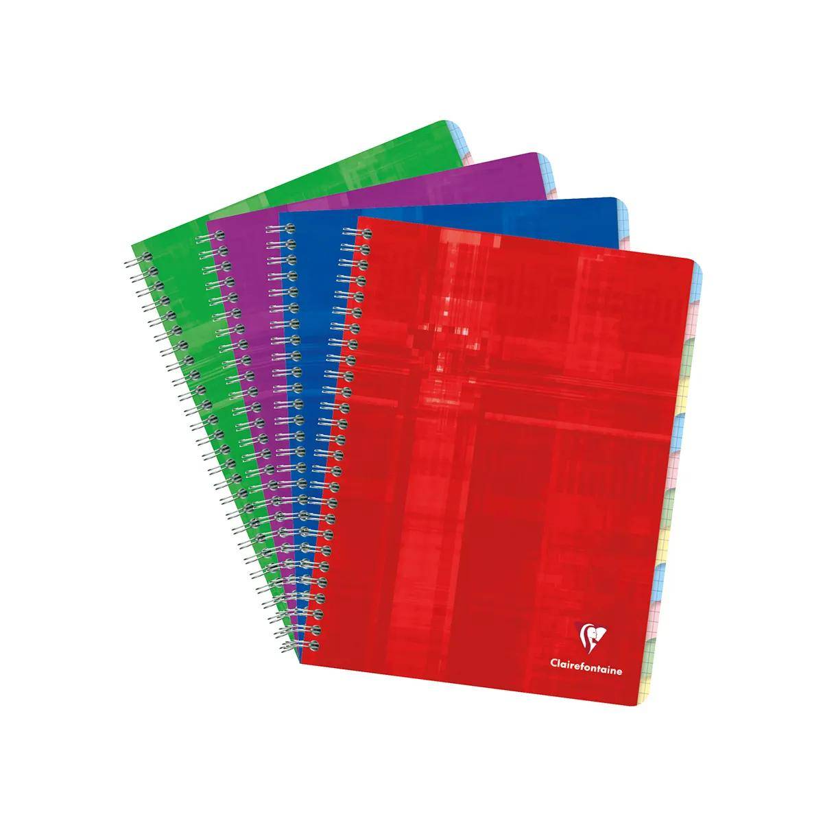 Vier spiralgebundene Notizbücher, aufgefächert in Grün, Violett, Blau und Rot, wobei das rote Notizbuch vorne das Logo 