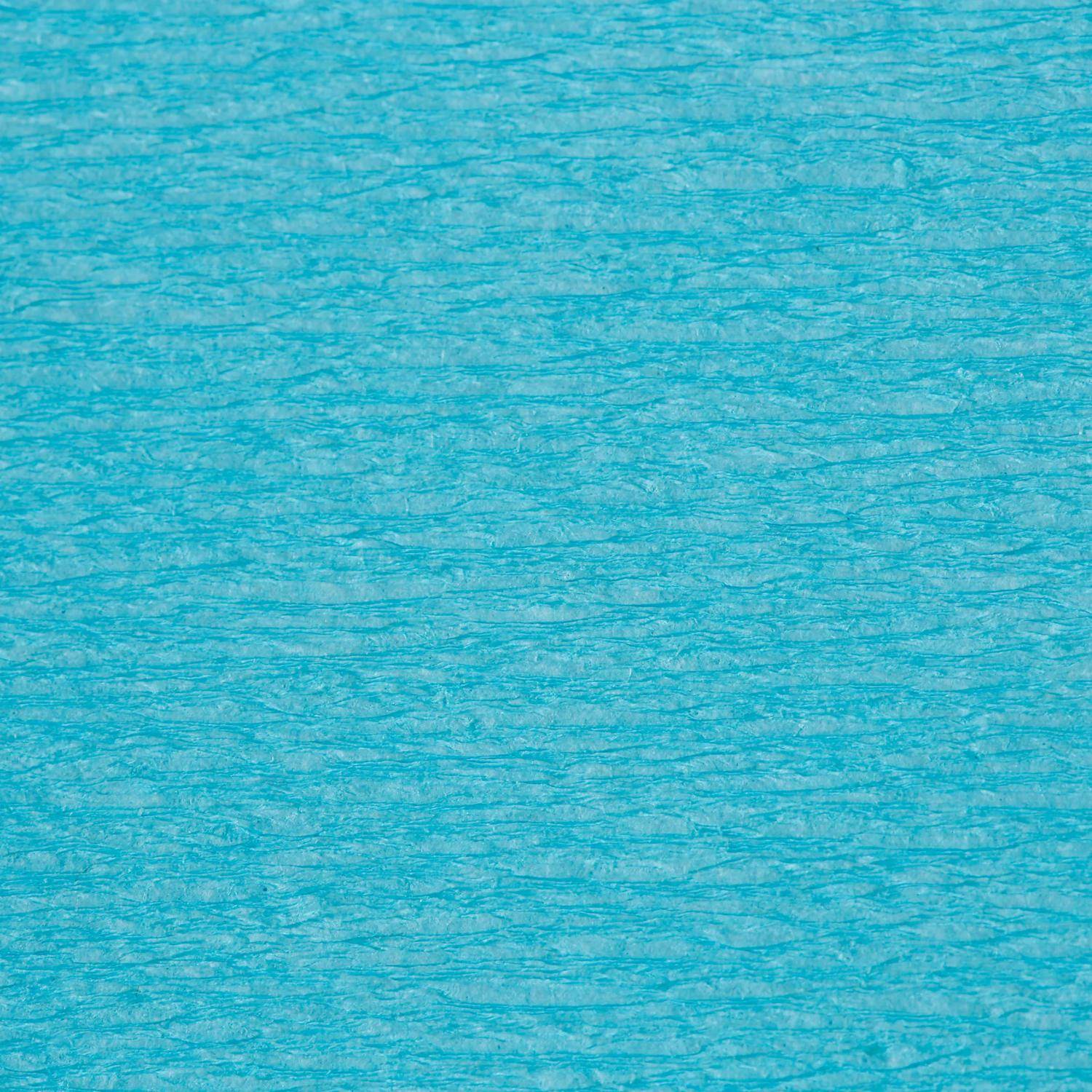 Nahaufnahme einer türkisfarbenen Wasseroberfläche mit sanften Wellen, die das gesamte Bild ausfüllt.