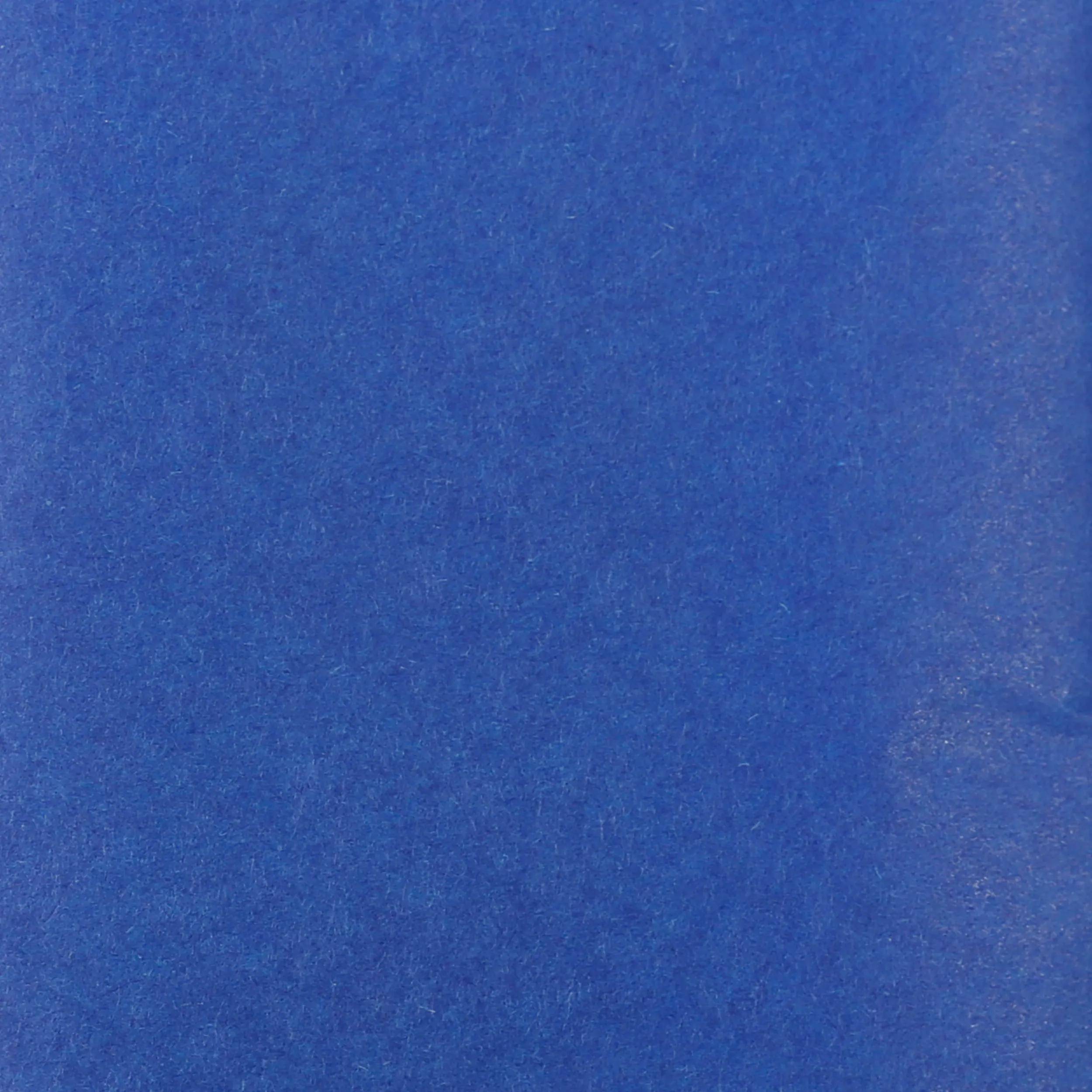 Einfarbiger blauer strukturierter Hintergrund ohne deutliche Objekte oder Text.