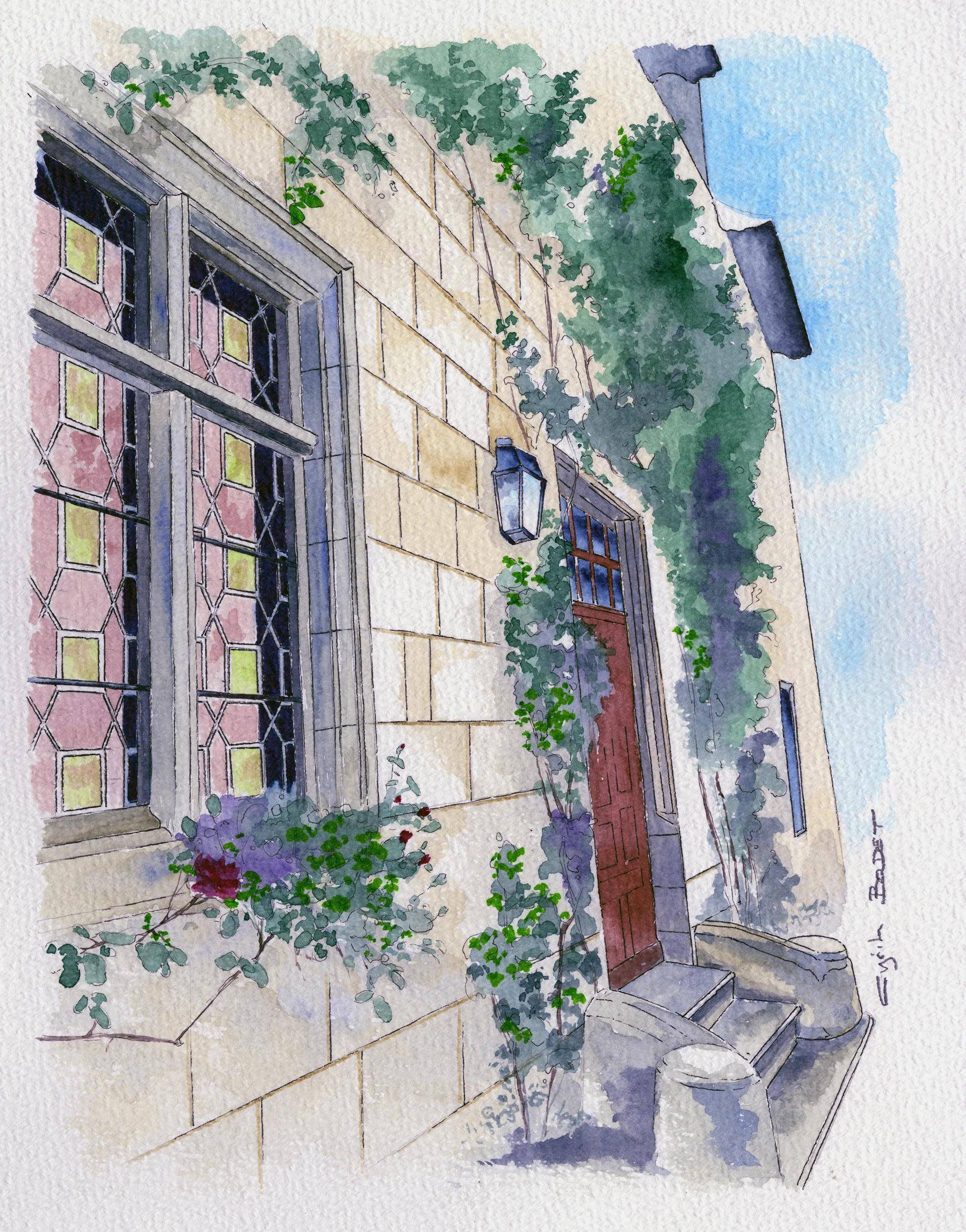 Aquarell einer Steinfassade mit hohen Fenstern, einer roten Tür und Efeu, das die Mauern hinaufwächst, entlang einer engen Straße.