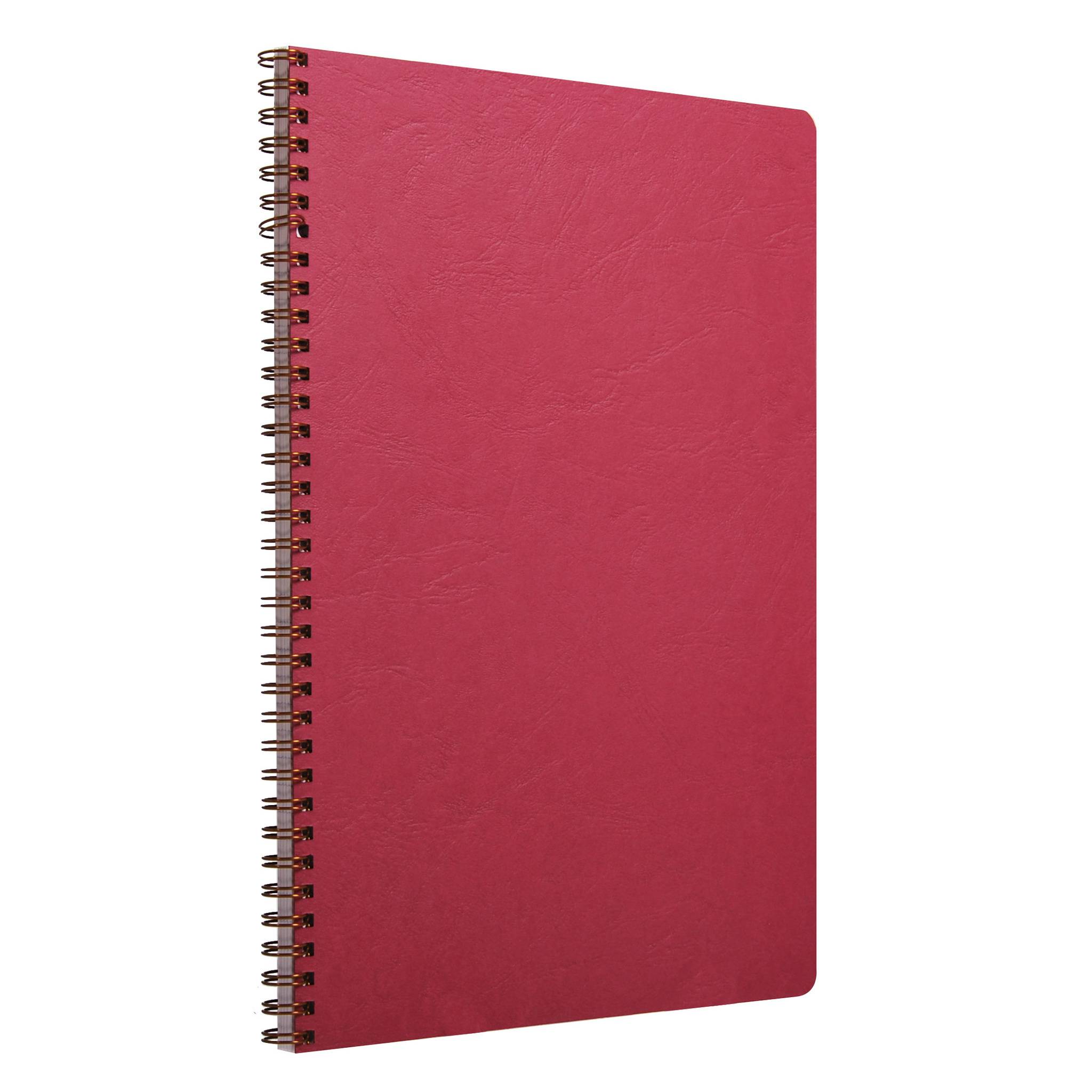 Rotes spiralgebundenes Notizbuch mit einfachem Einband, geschlossen auf weißem Hintergrund dargestellt.