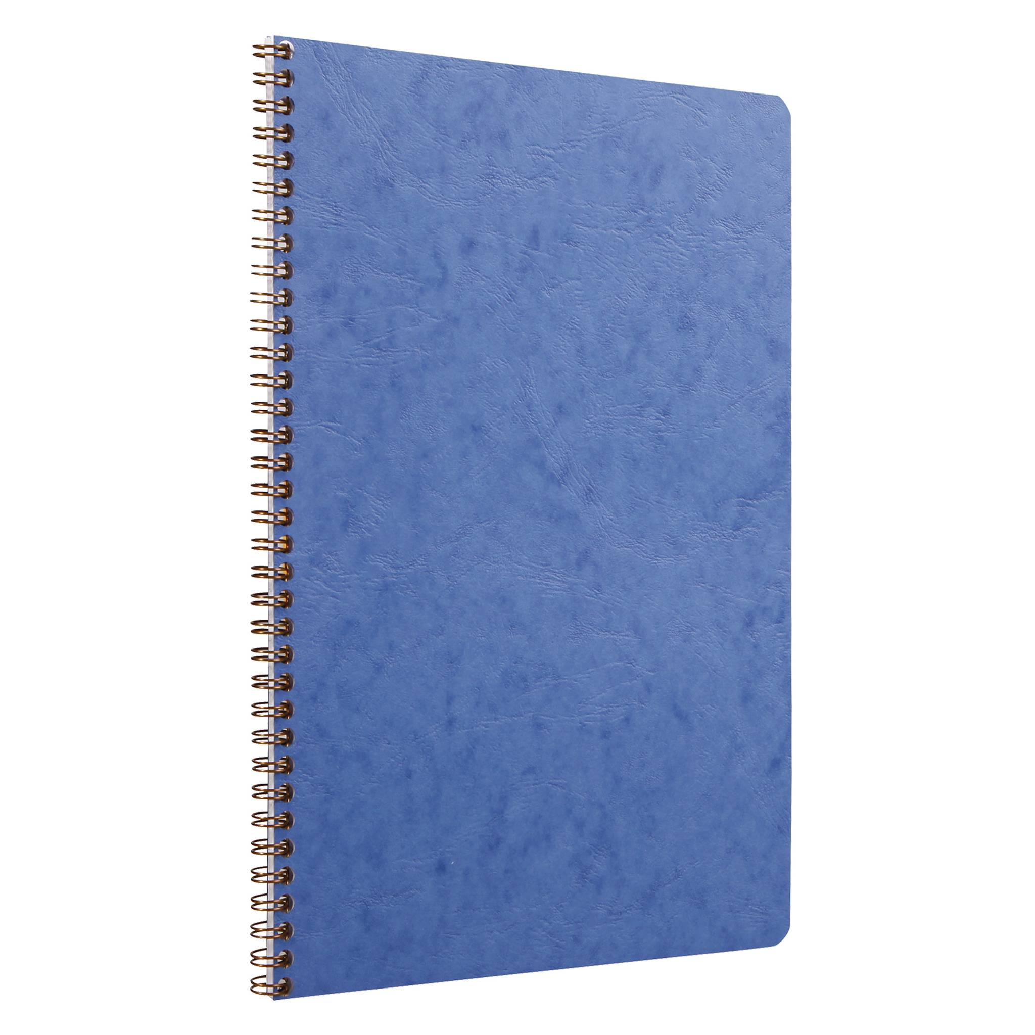 Blaugebundenes Spiralbindungs-Notizbuch mit strukturiertem Umschlag, geschlossen auf weißem Hintergrund dargestellt.