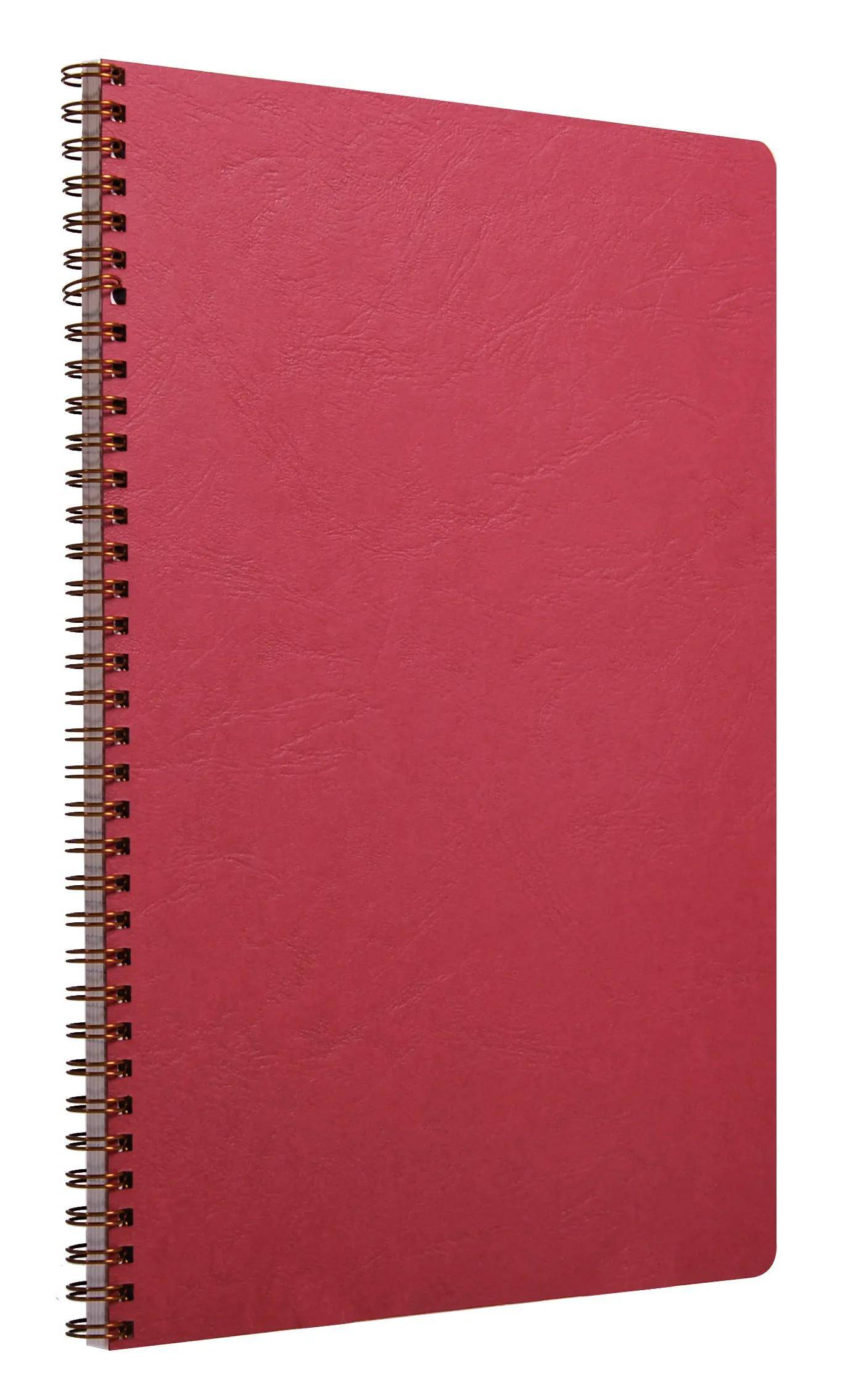 Rotes spiral-gebundenes Notizbuch oder Tagebuch mit einfachem Einband auf weißem Hintergrund.