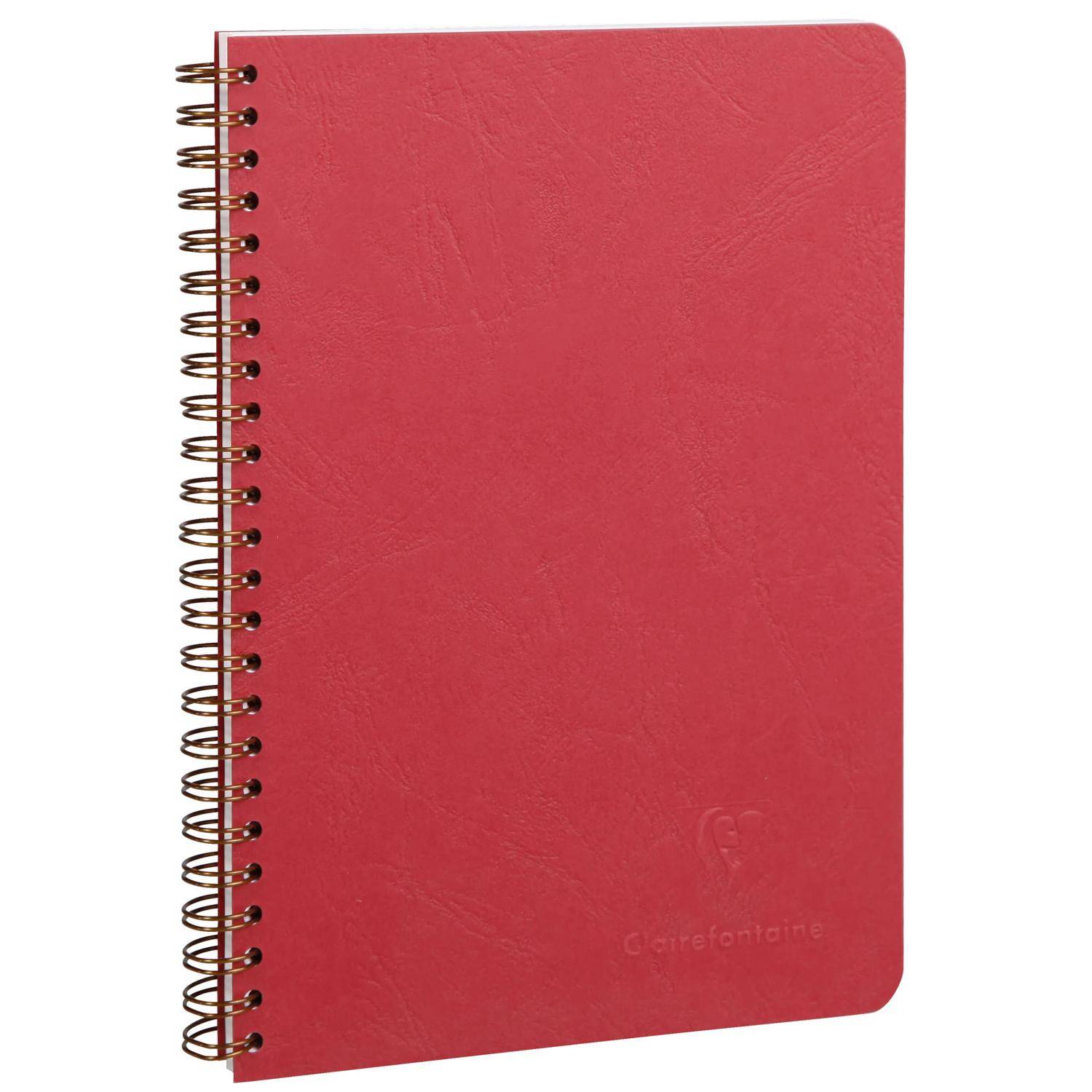 Rotes spiralgebundenes Notizbuch mit einfachem Einband, geschlossen auf weißem Hintergrund dargestellt.
