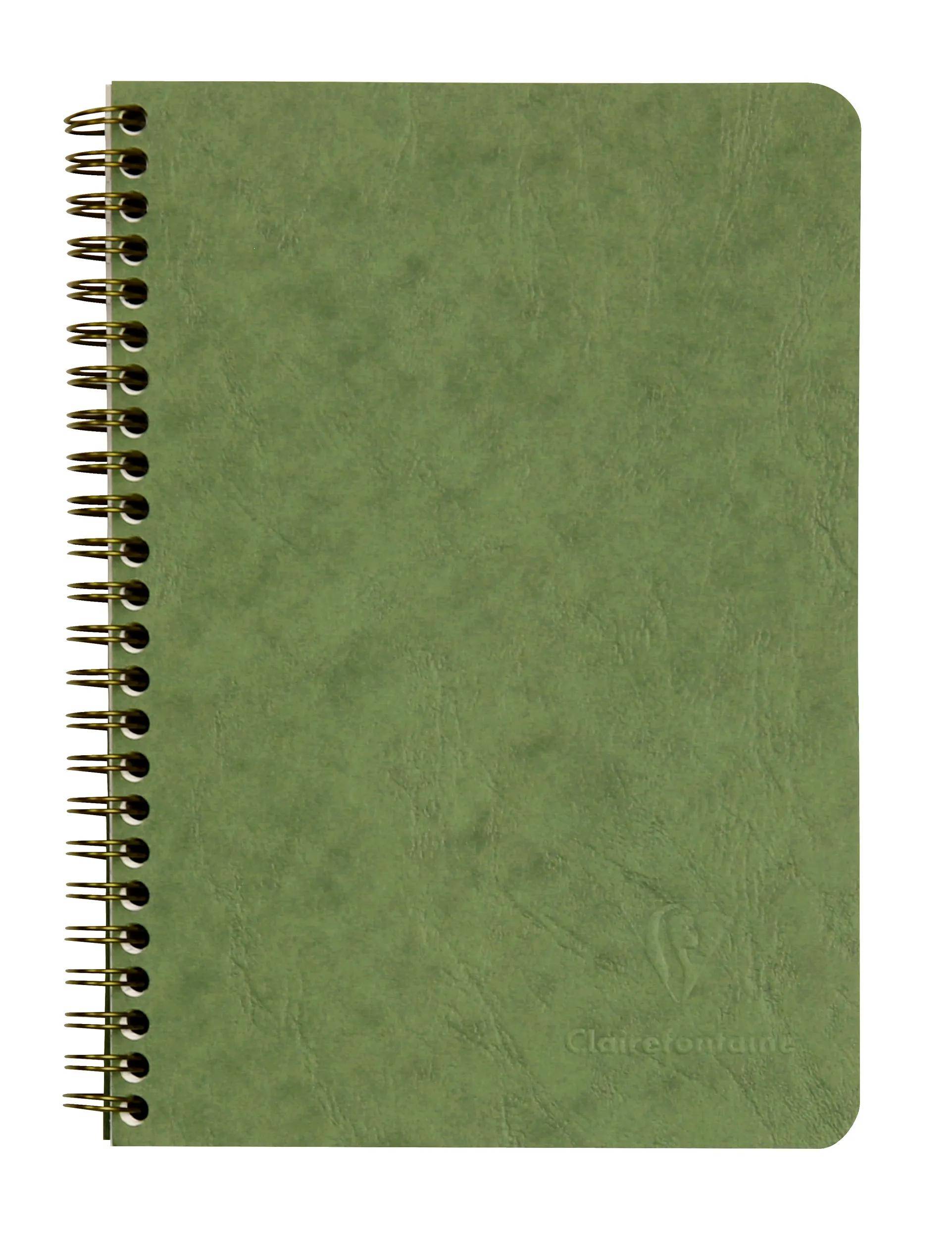 Grünes spiralgebundenes Notizbuch mit schlicht gestaltete Deckblatt und abgerundeten Ecken, geschlossen auf weißem Hintergrund gezeigt.