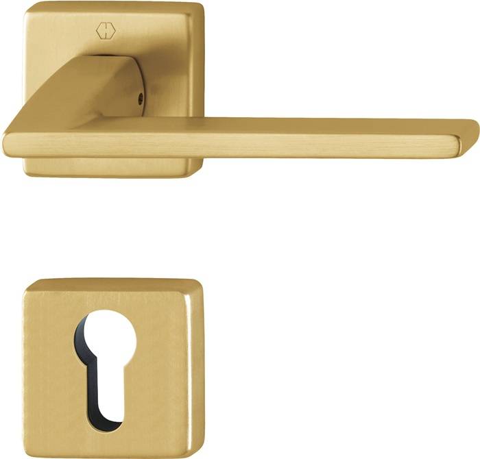 Goldfarbiger moderner Türklinkelgriff und passendes Schlüssellochrosette auf weißem Hintergrund.