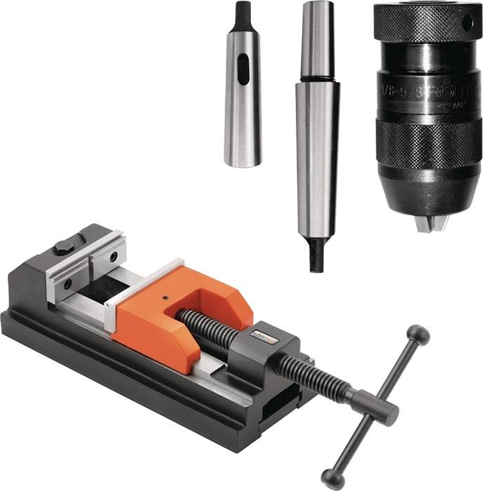Bohrfutter und Morsekegel-Adapter neben einem kleinen Maschinenschraubstock mit Schraubgriff, zeigt Werkstatt-Werkzeugkomponenten.