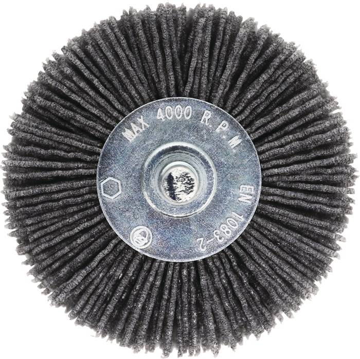Nahaufnahme einer runden Schleifbürste mit Metallmittelpunkt, beschriftet mit „MAX 4000 RPM