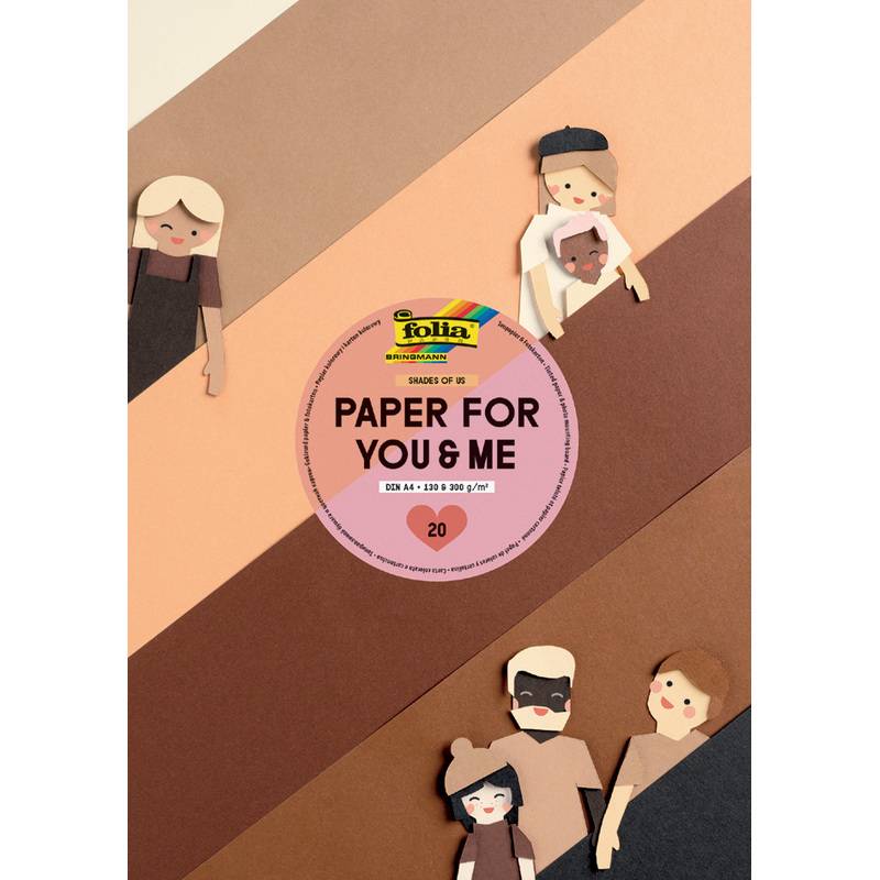 Verschiedenfarbene Papierblätter bilden ein diagonales Muster, mit comic-artigen Papiermännchen, die verstreut sind. Der zentrale Text lautet: 