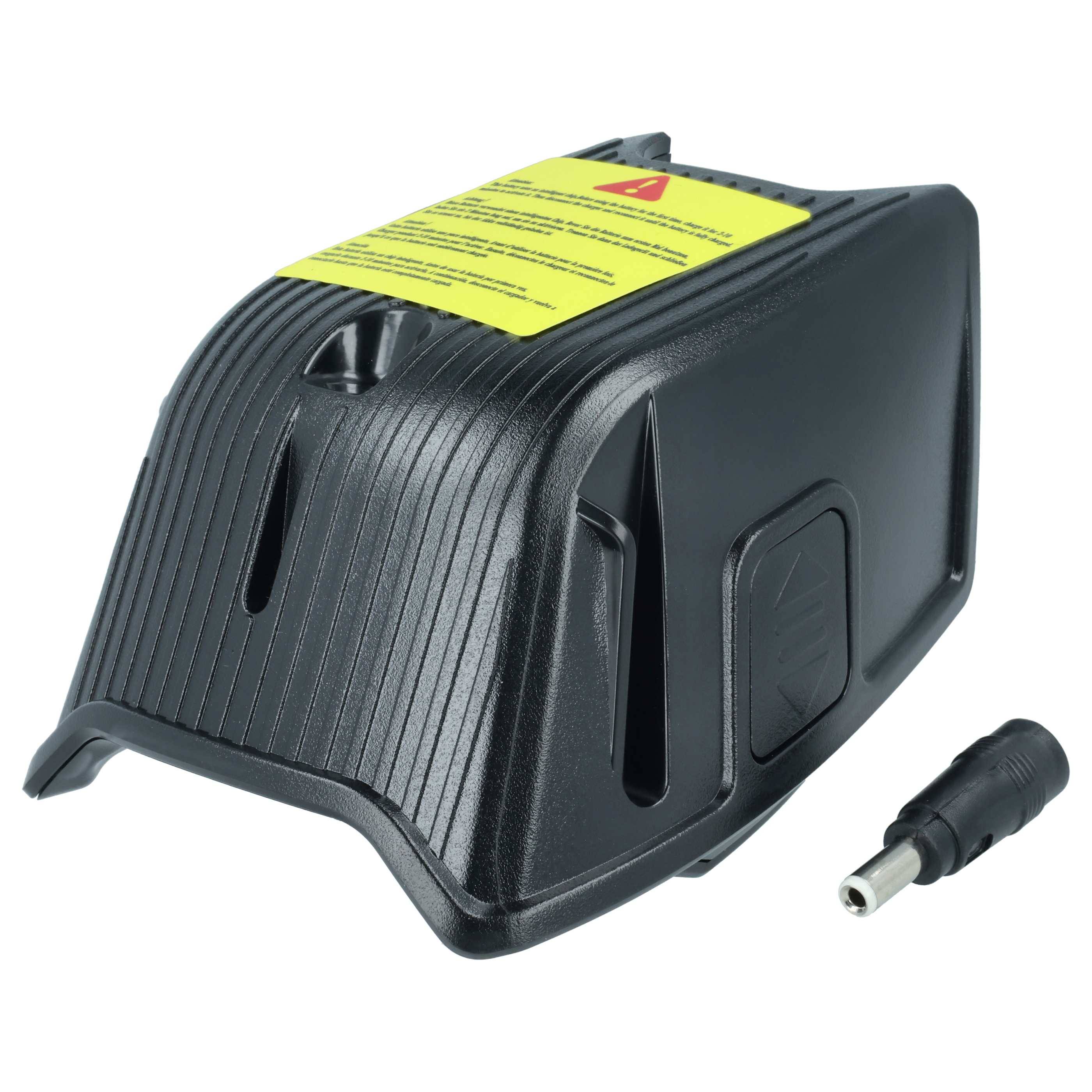 Schwarzes Kunststoff-Batterieladegerät mit geripptem Design; Warnschild oben. Adapterstecker seitlich abgelöst.